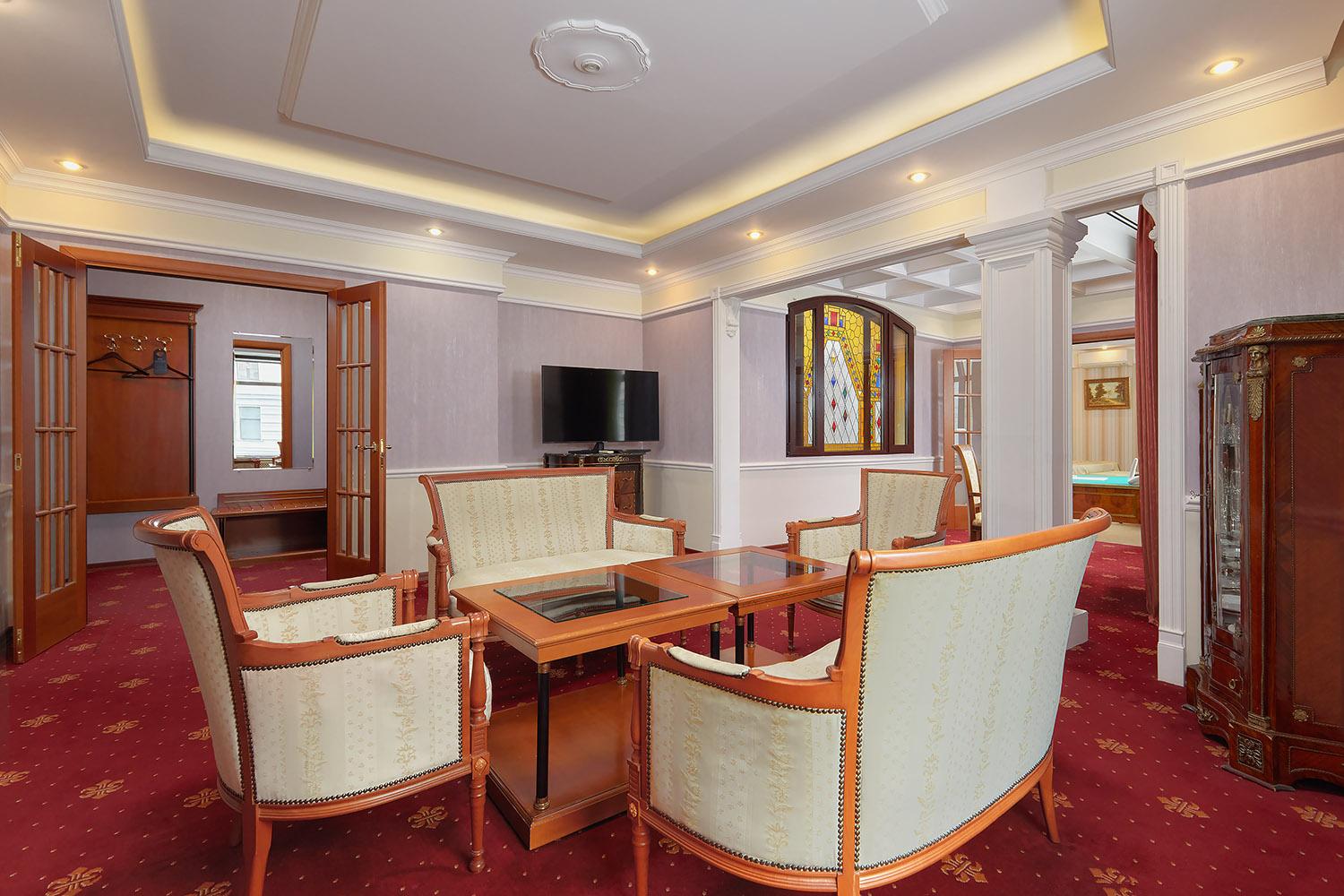 Номер люкс премиум с 1 двуспальной кроватью