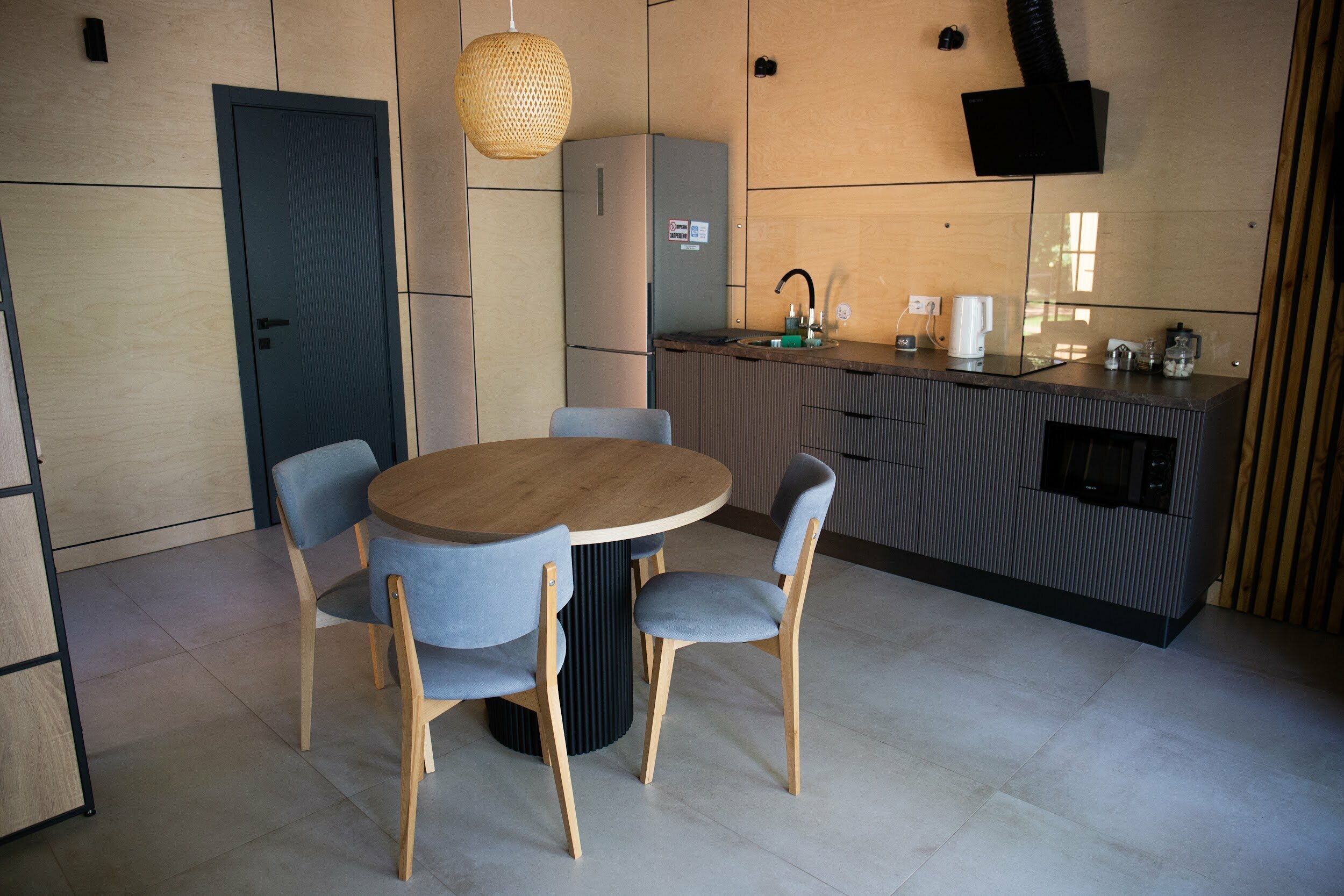 Четырехместный номер с видом на озеро