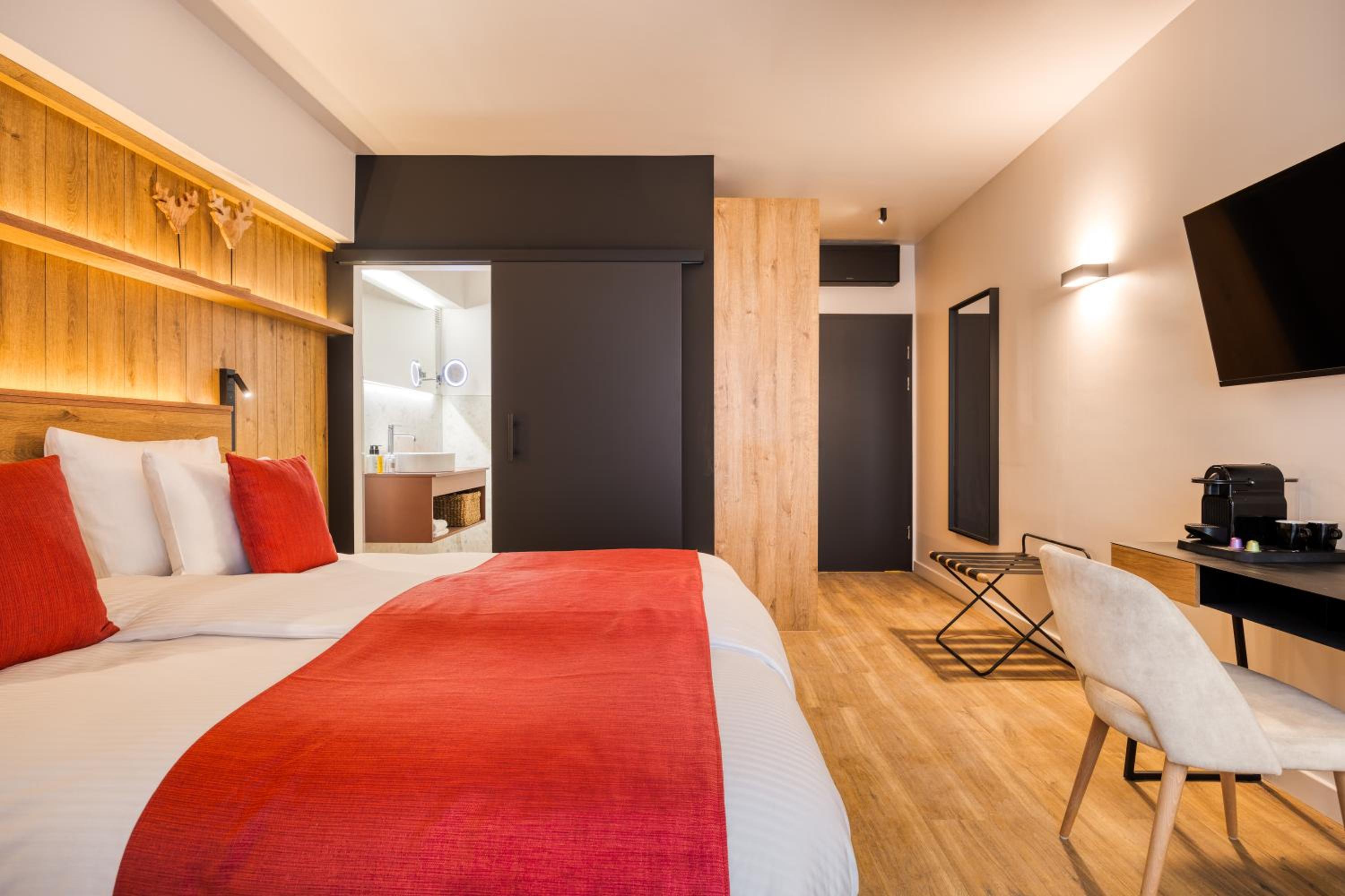 Deluxe Double or Twin Room