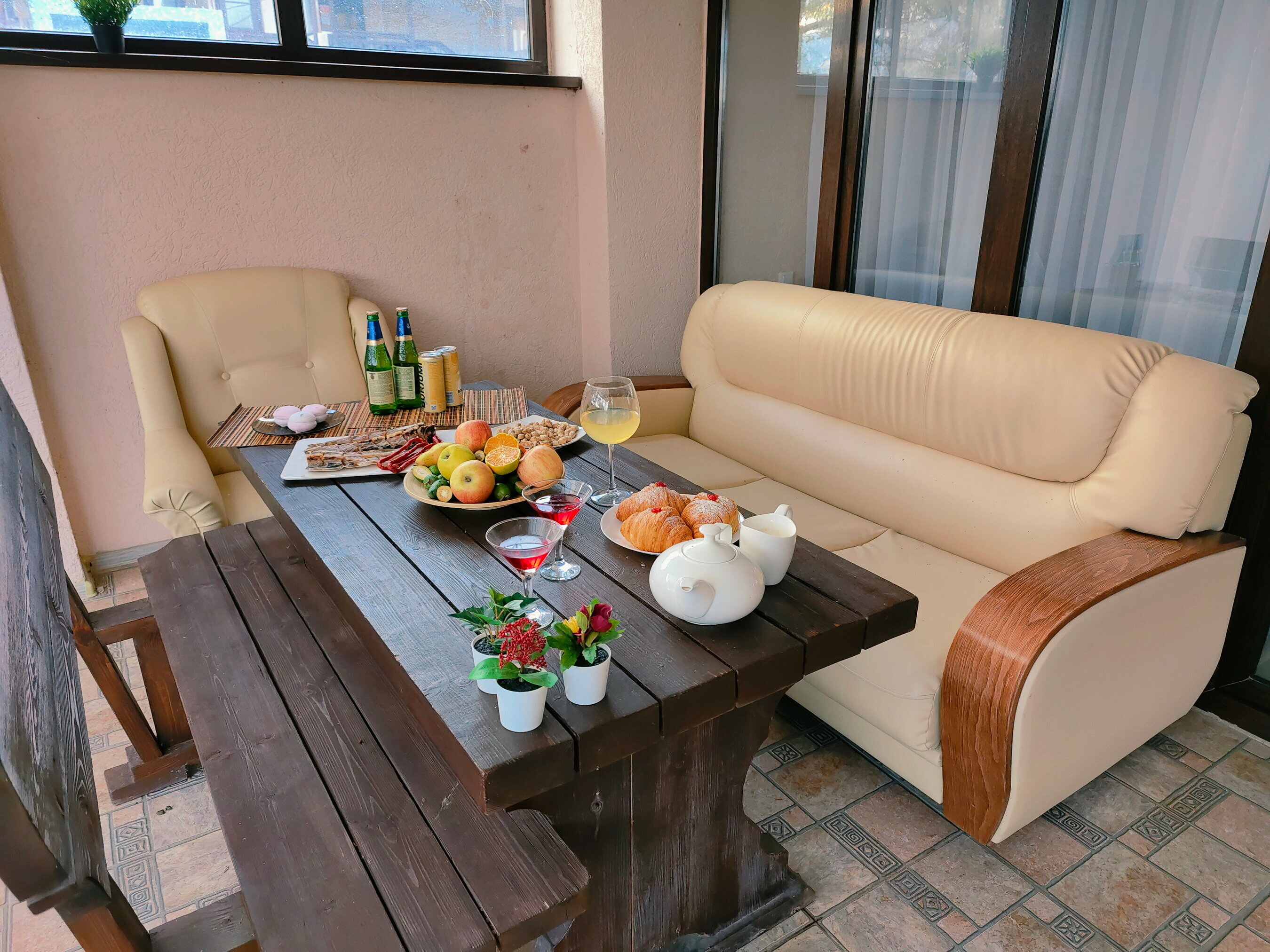 Дом с террасой и панорамным видом на море