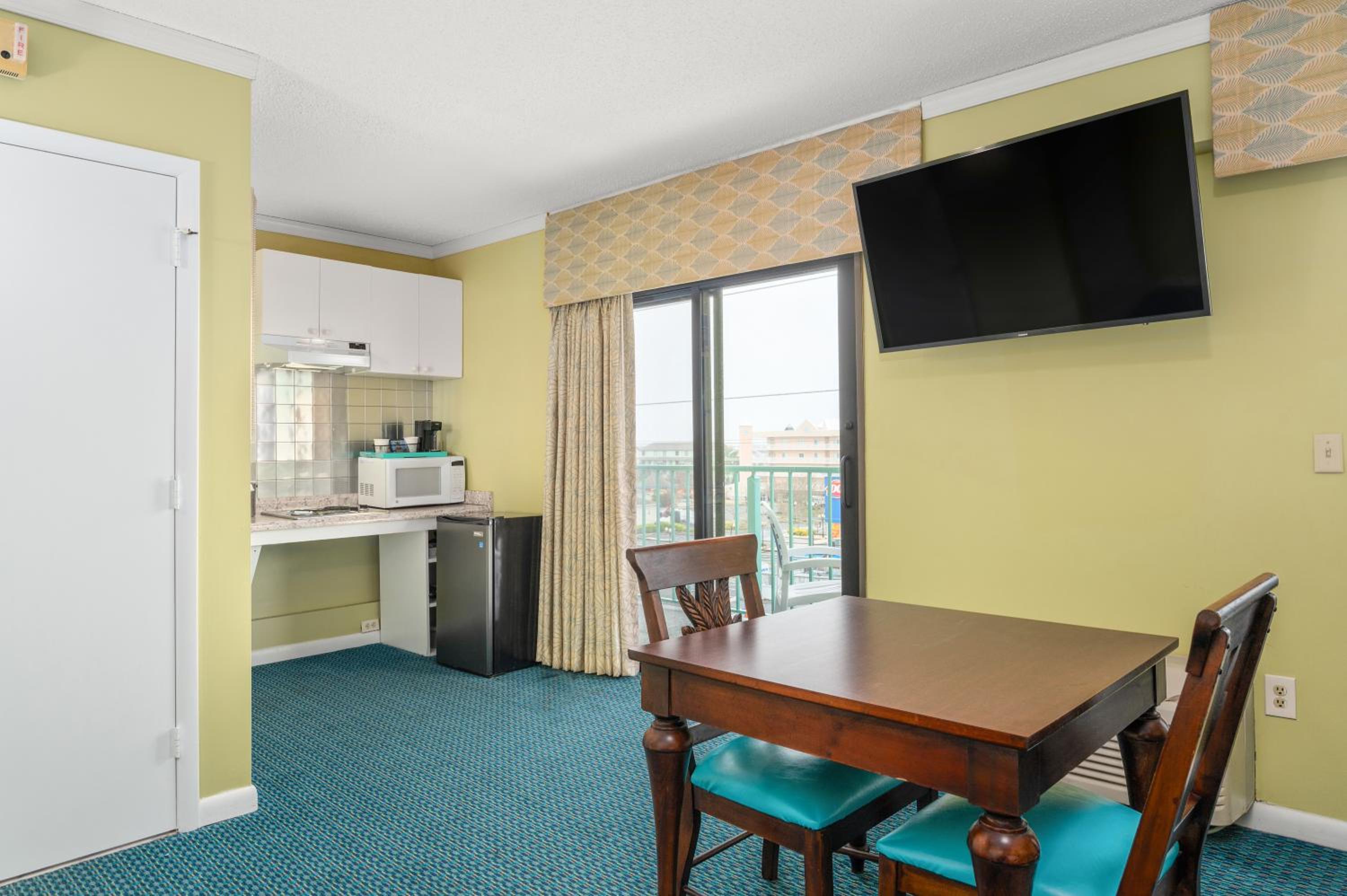 ADA Queen Suite Pet-friendly