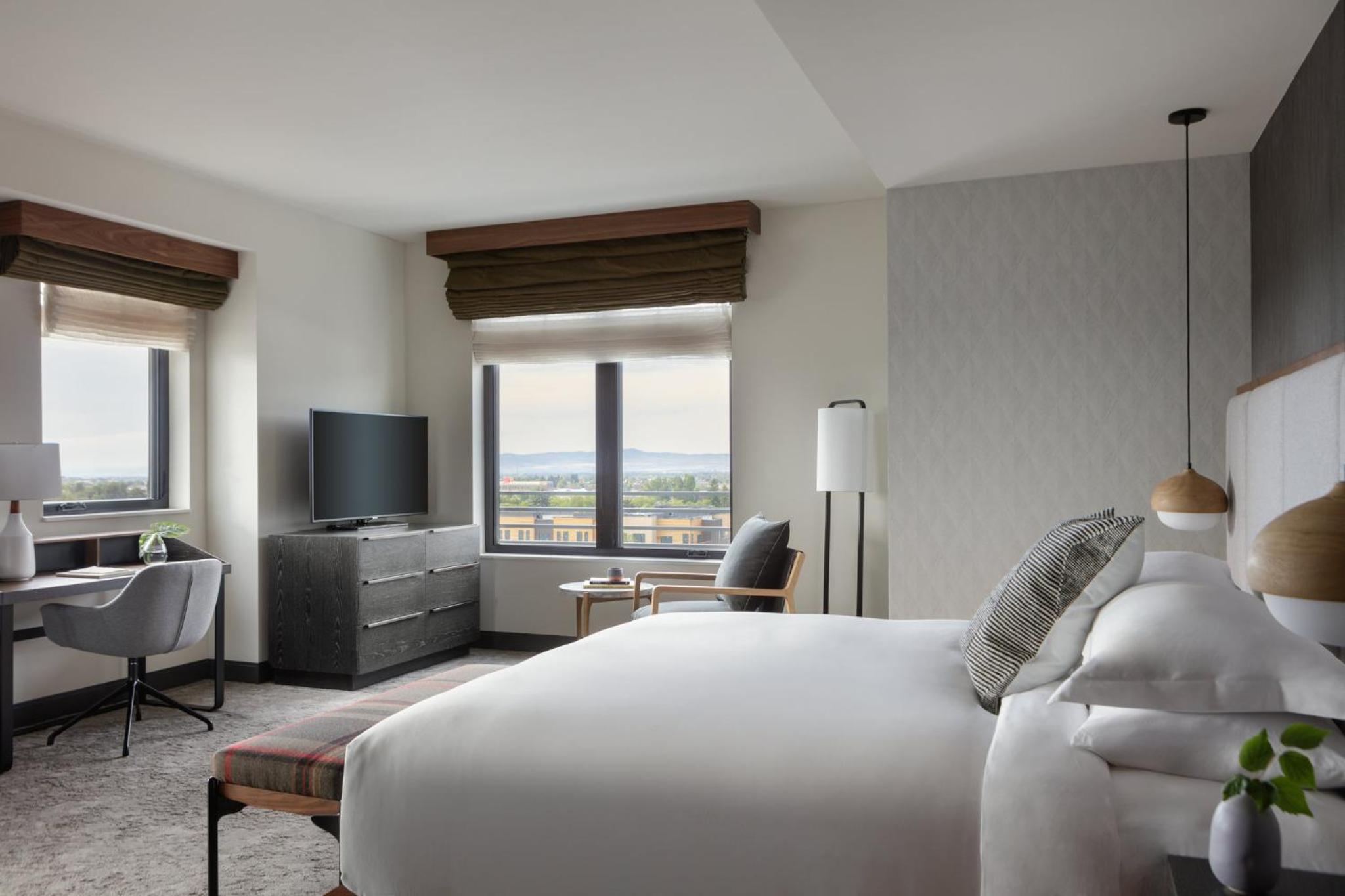 Premium Corner King Room - Downtown View