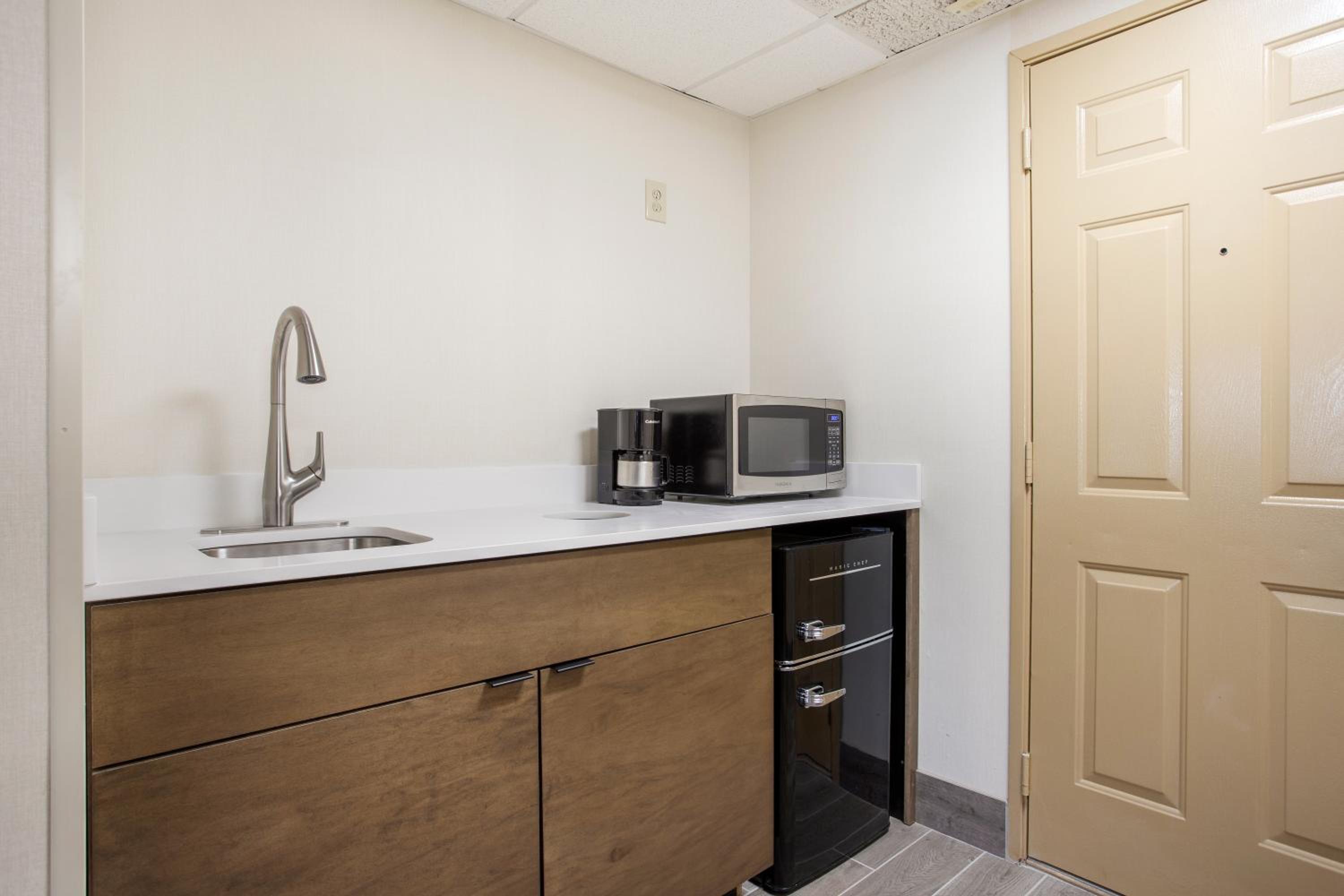 Queen Room with Side Sea View