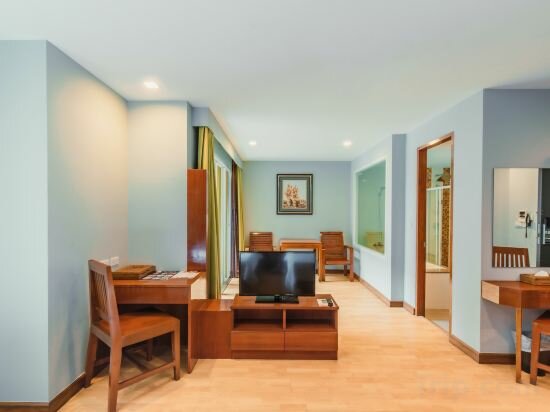 Executive Suite - Pool View