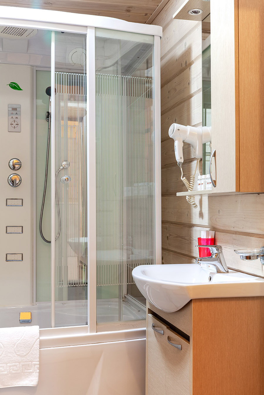 Улучшенный четырехместный номер