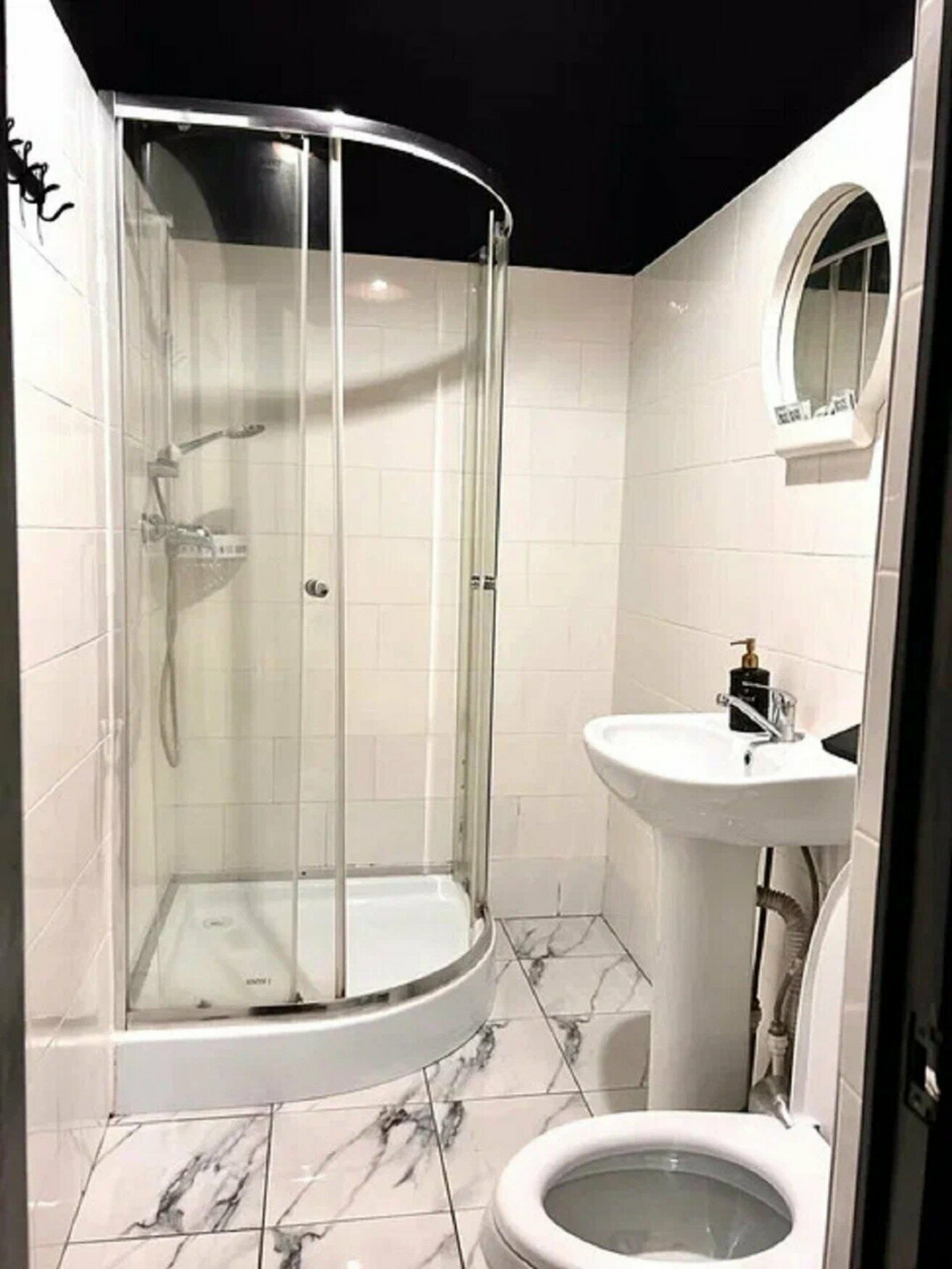 Эконом двухместный (без окна)общая ванная комната