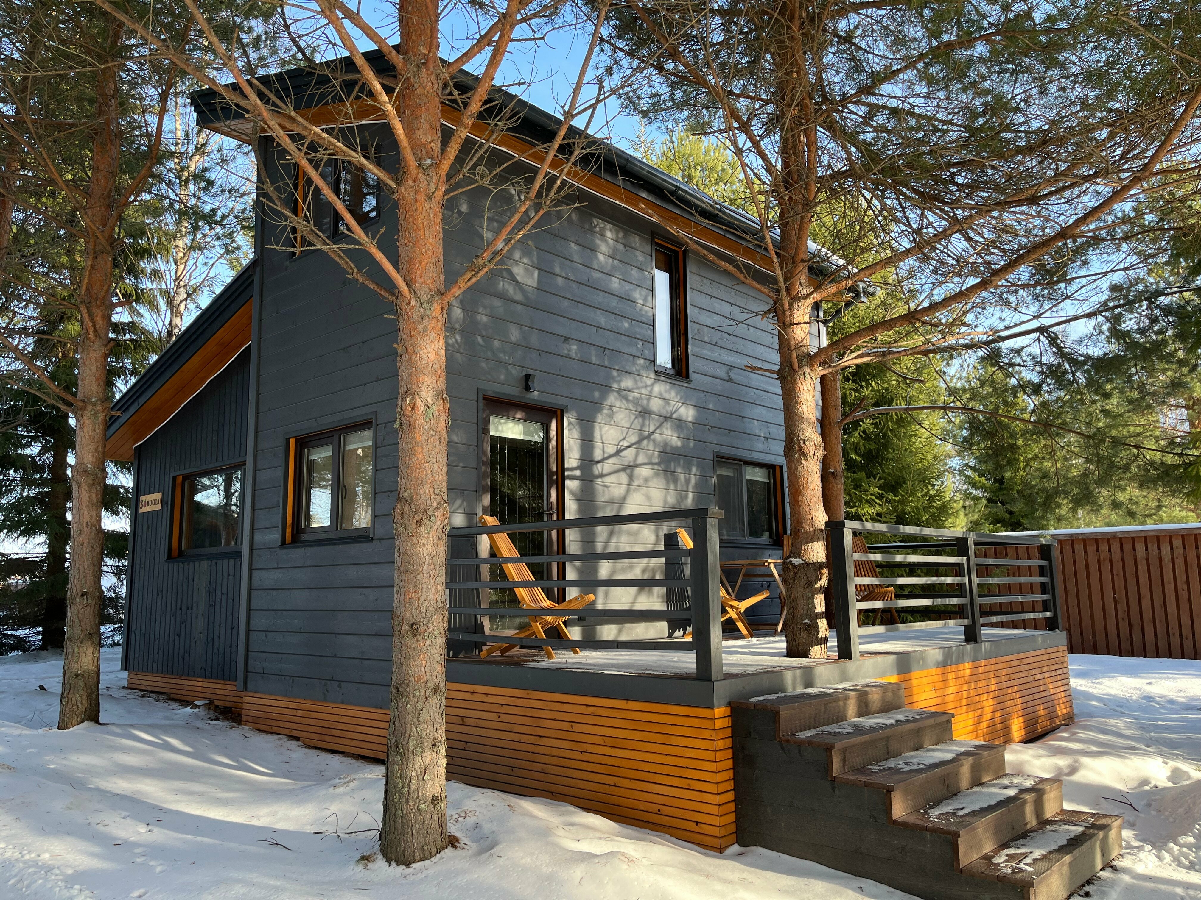 Дом с видом на реку и лес