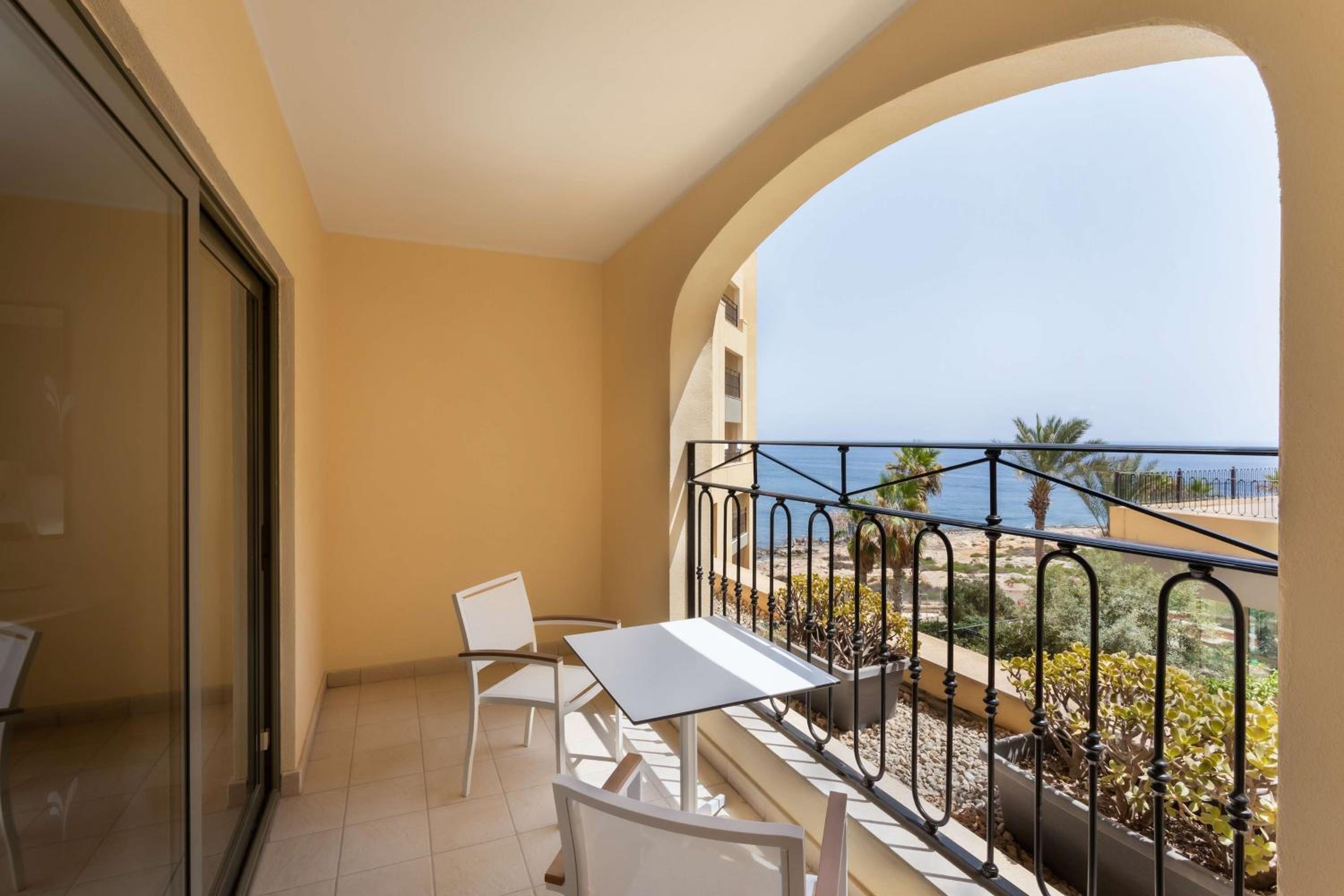 Deluxe King Room with Garden View