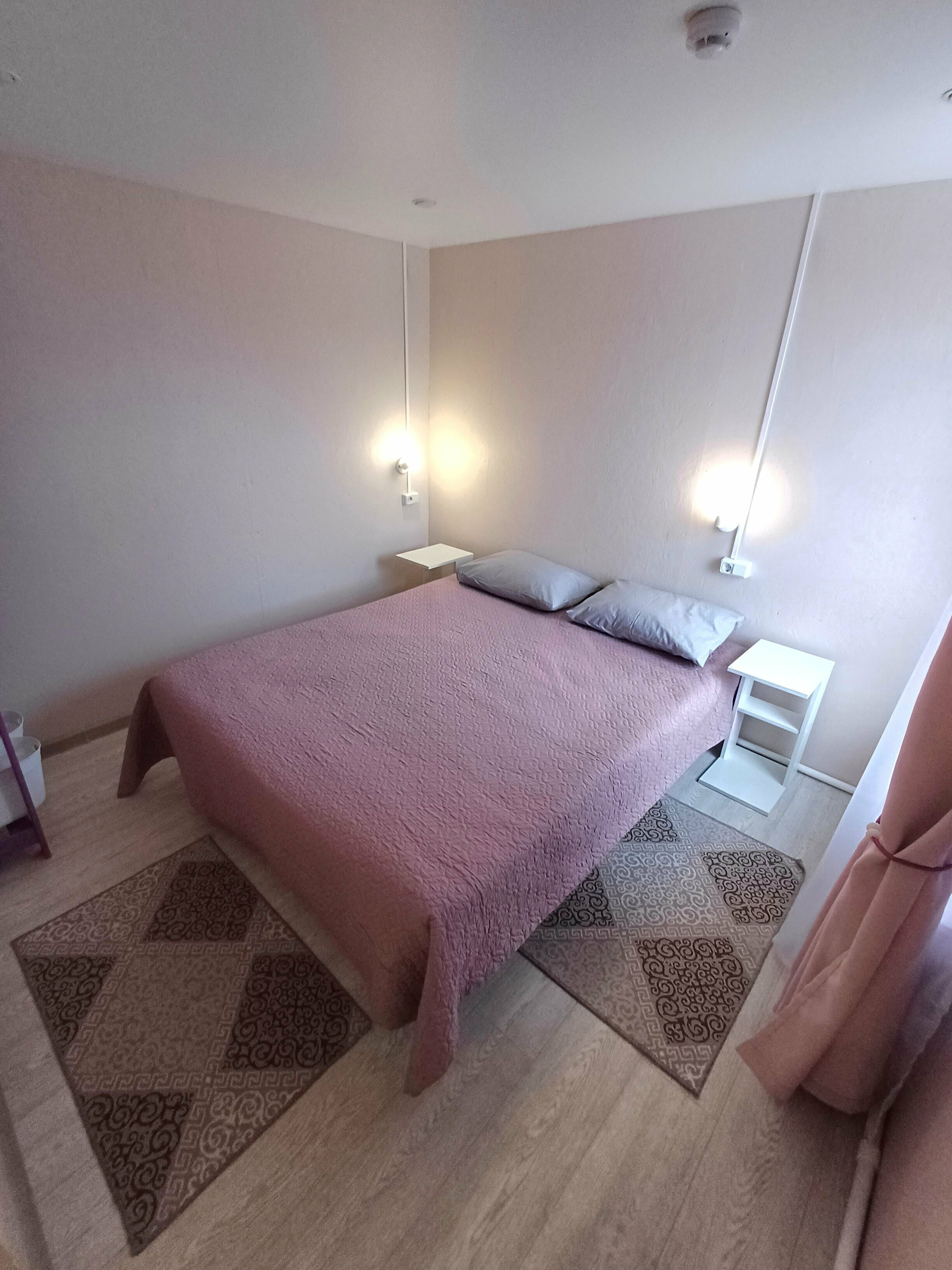 Семейный номер с видом на озеро