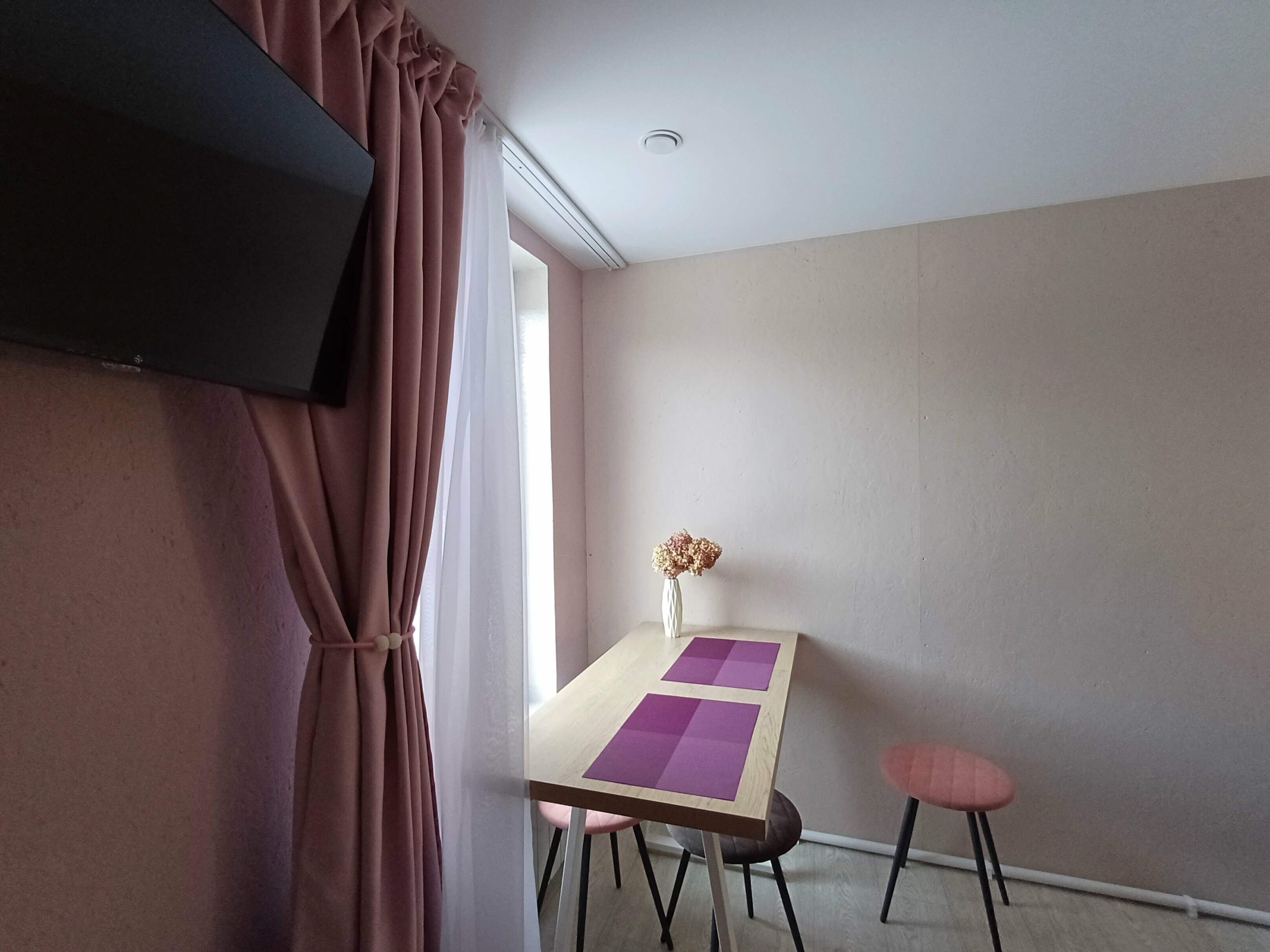 Семейный номер с видом на озеро