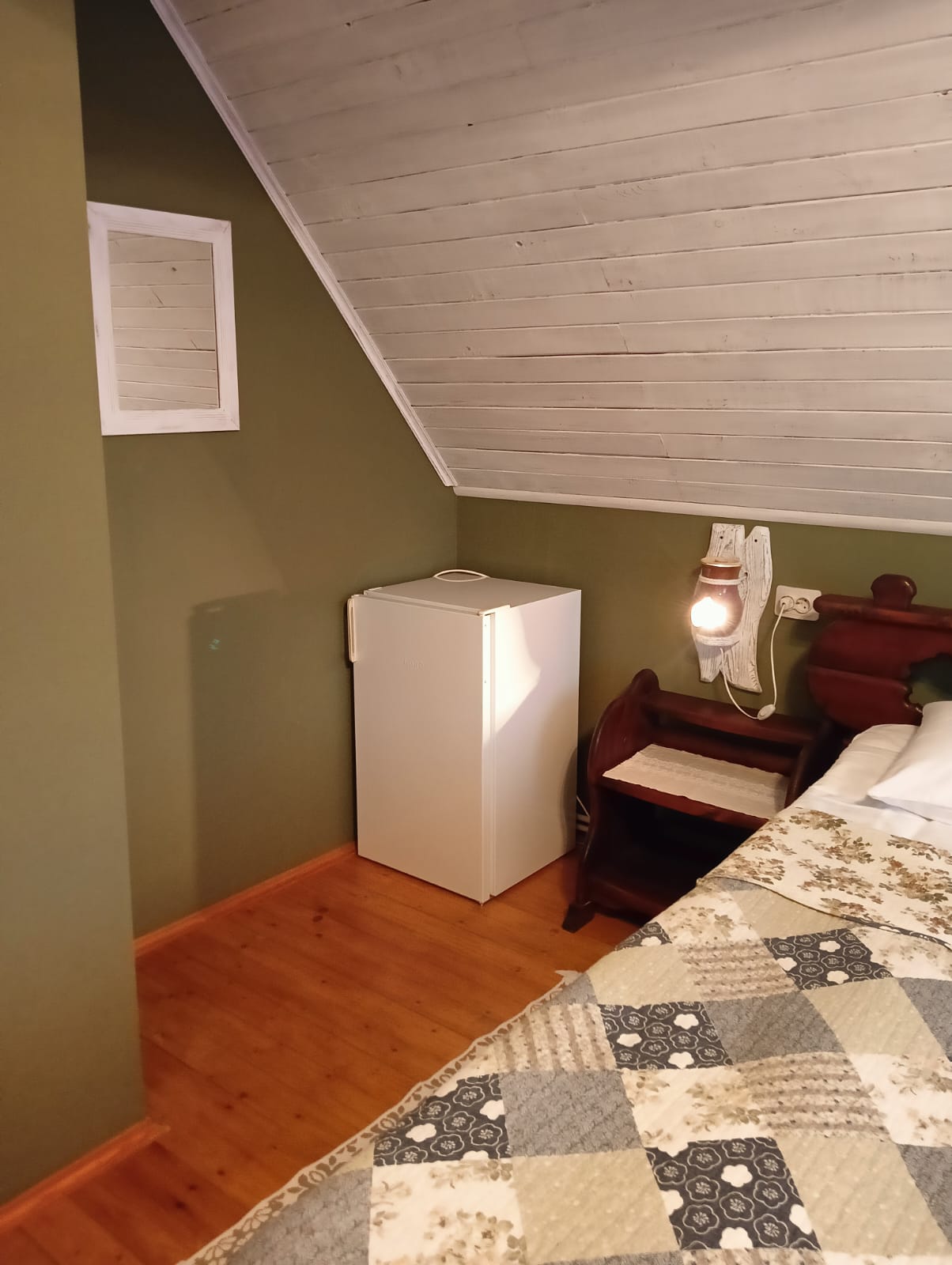 Двухместный номер с 2 отдельными кроватями и общей ванной комнатой