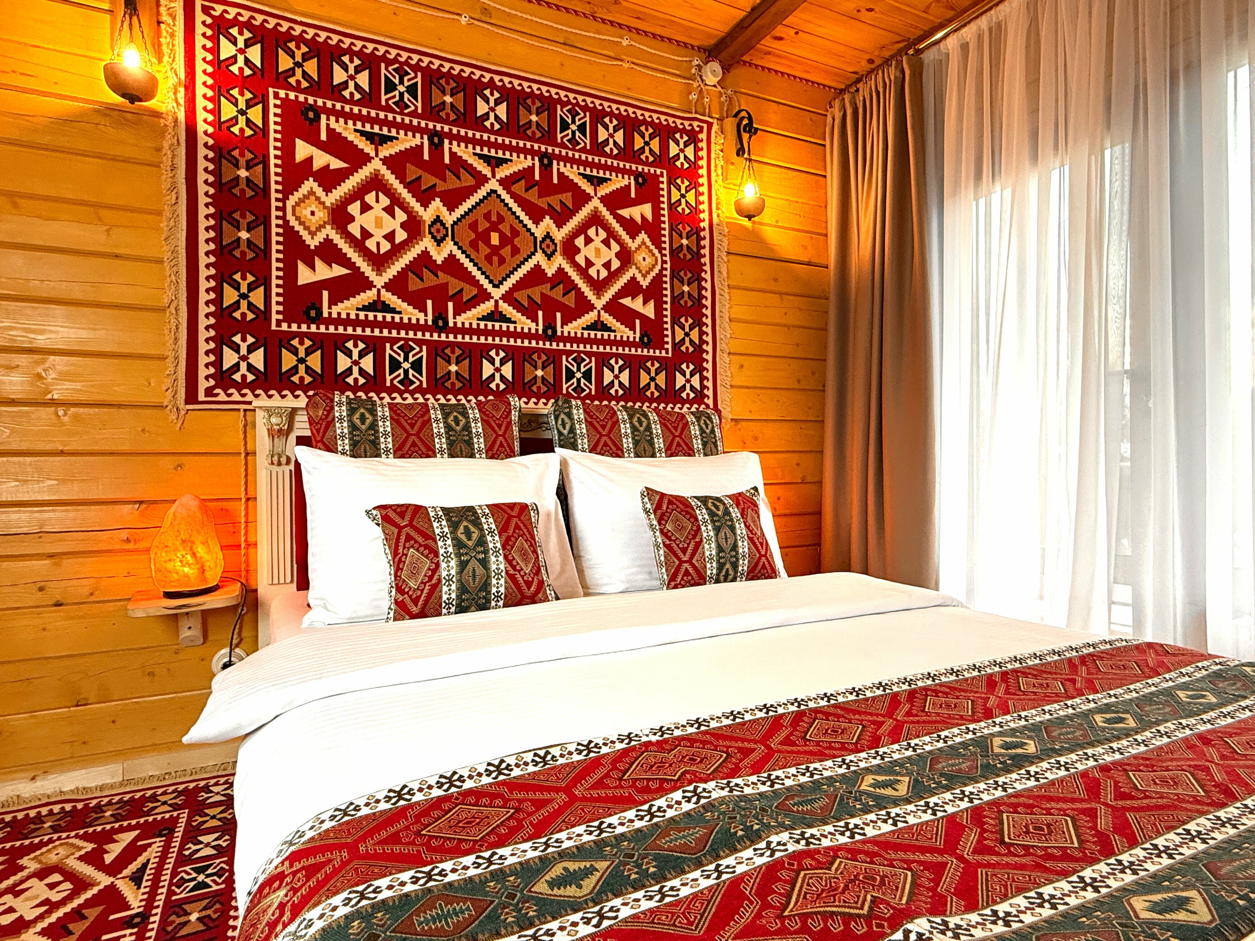 Двухместный стандарт с общей террасой и видом на горы | 2 этаж