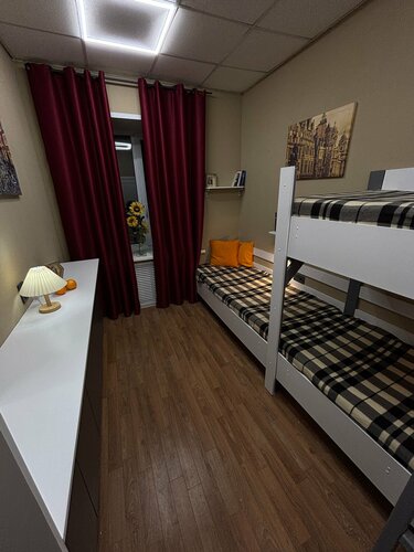 Кровать в 3-местной комнате "Старый город"