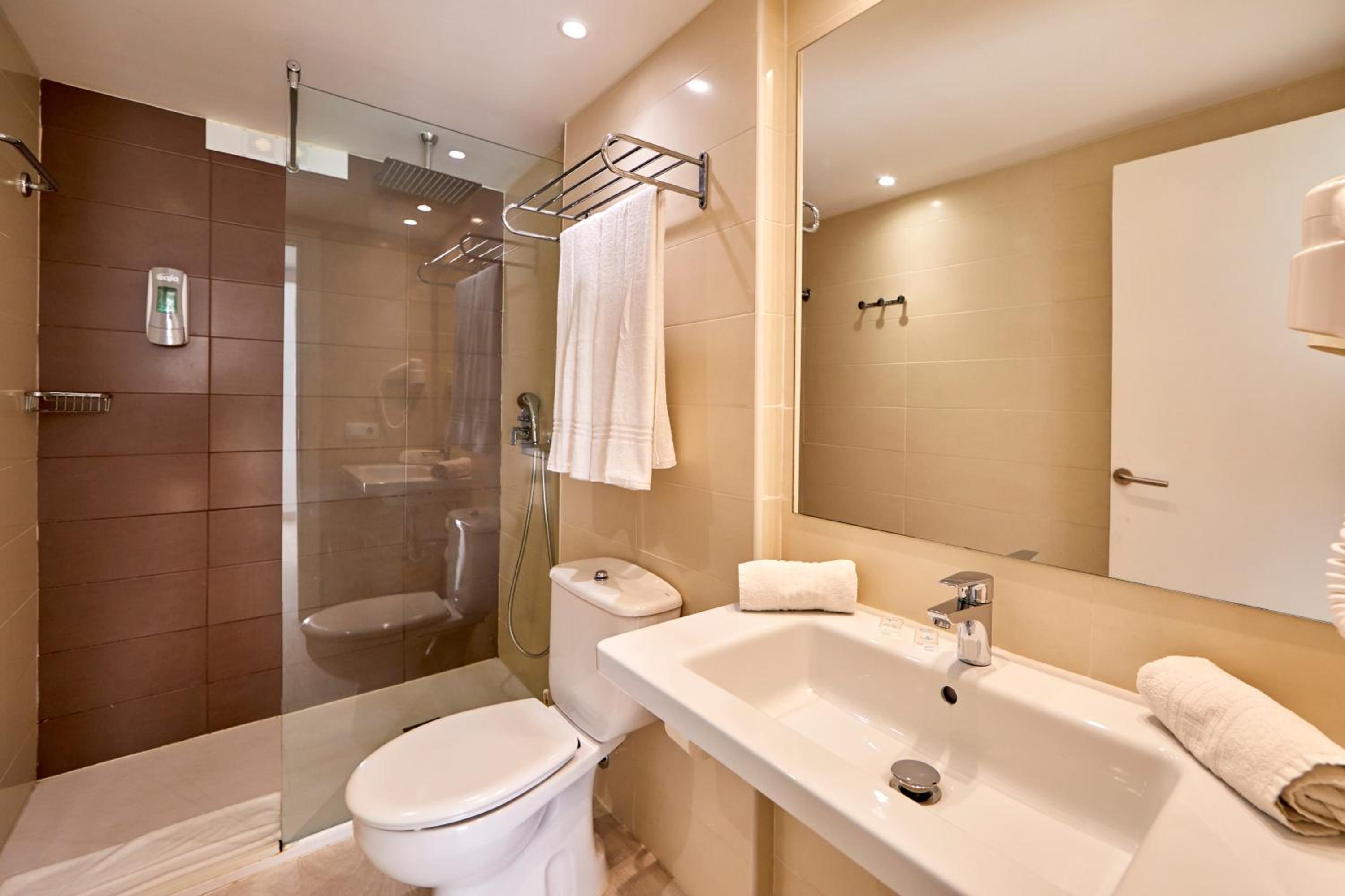 One-Bedroom Apartment with Sea View and Terrace