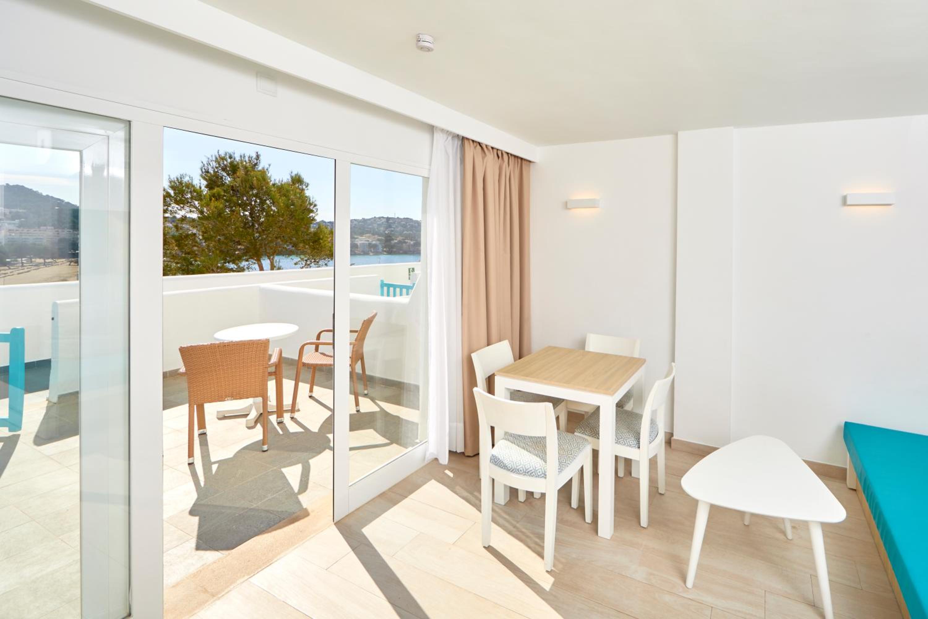 One-Bedroom Apartment with Sea View and Terrace