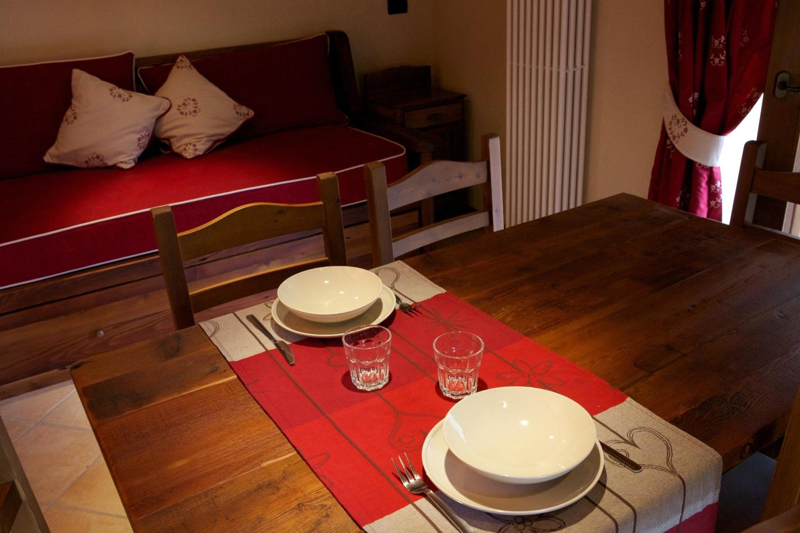 Two-Bedroom Apartment - Split Level