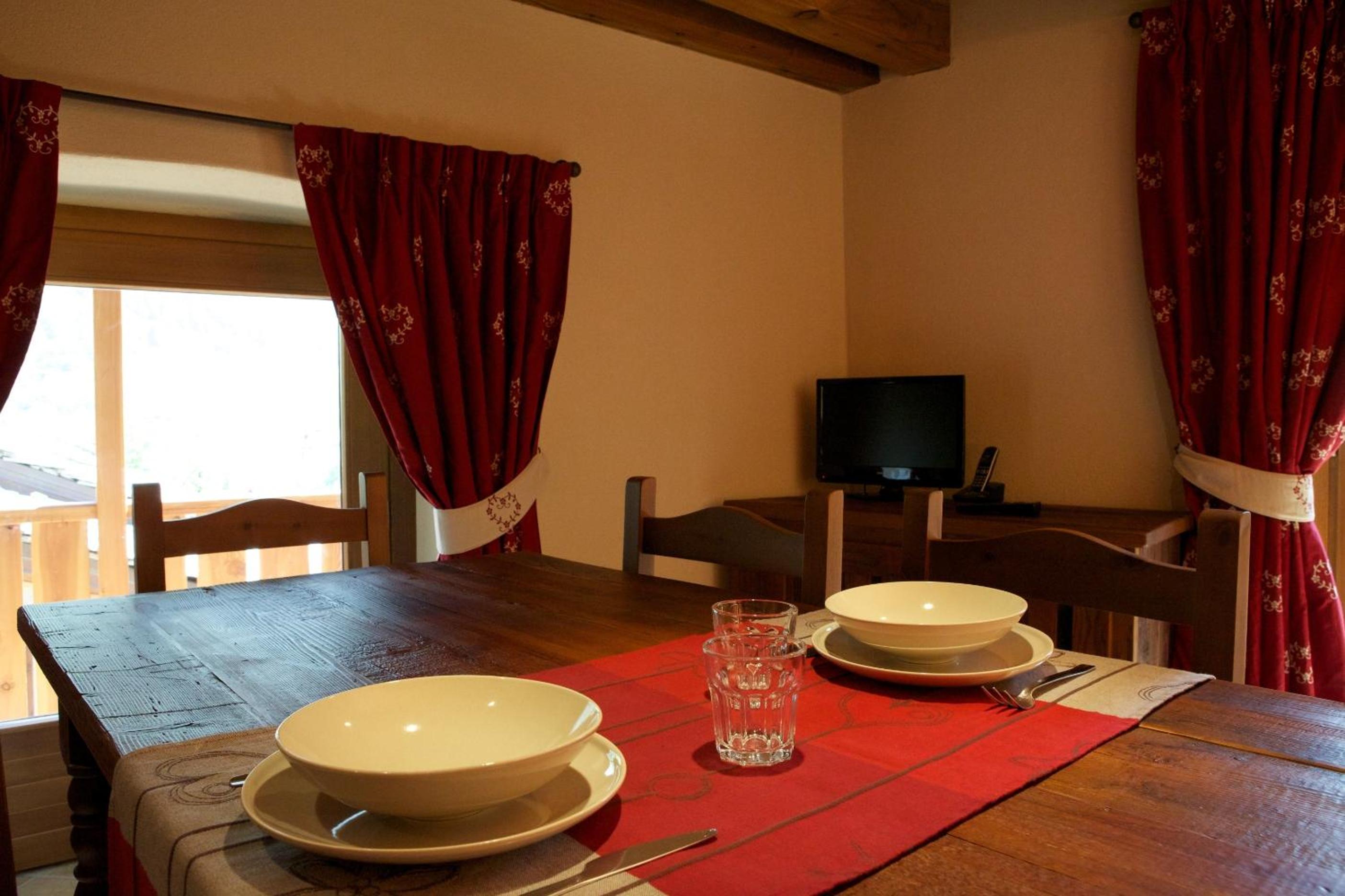 Two-Bedroom Apartment - Split Level