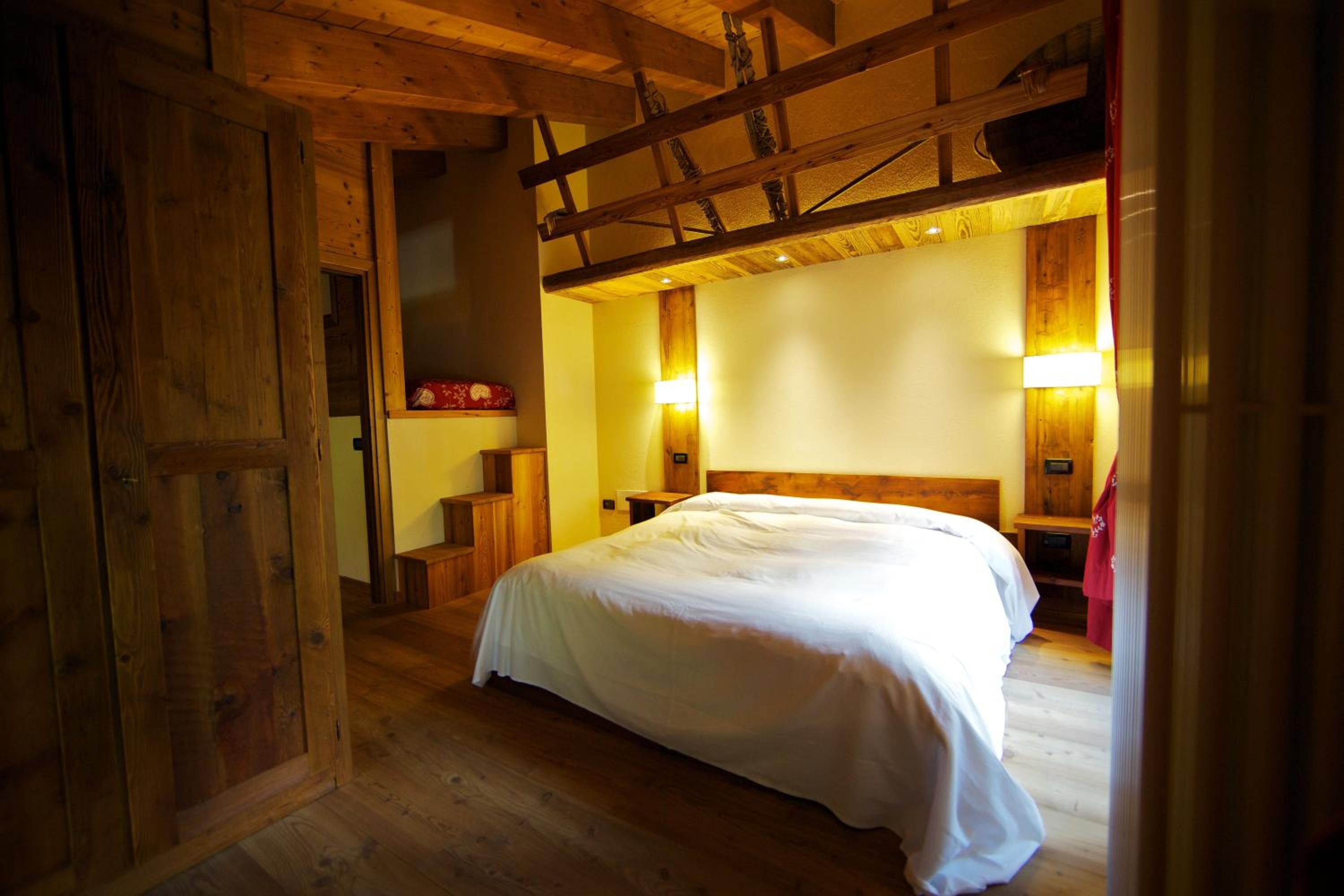 Two-Bedroom Apartment - Split Level