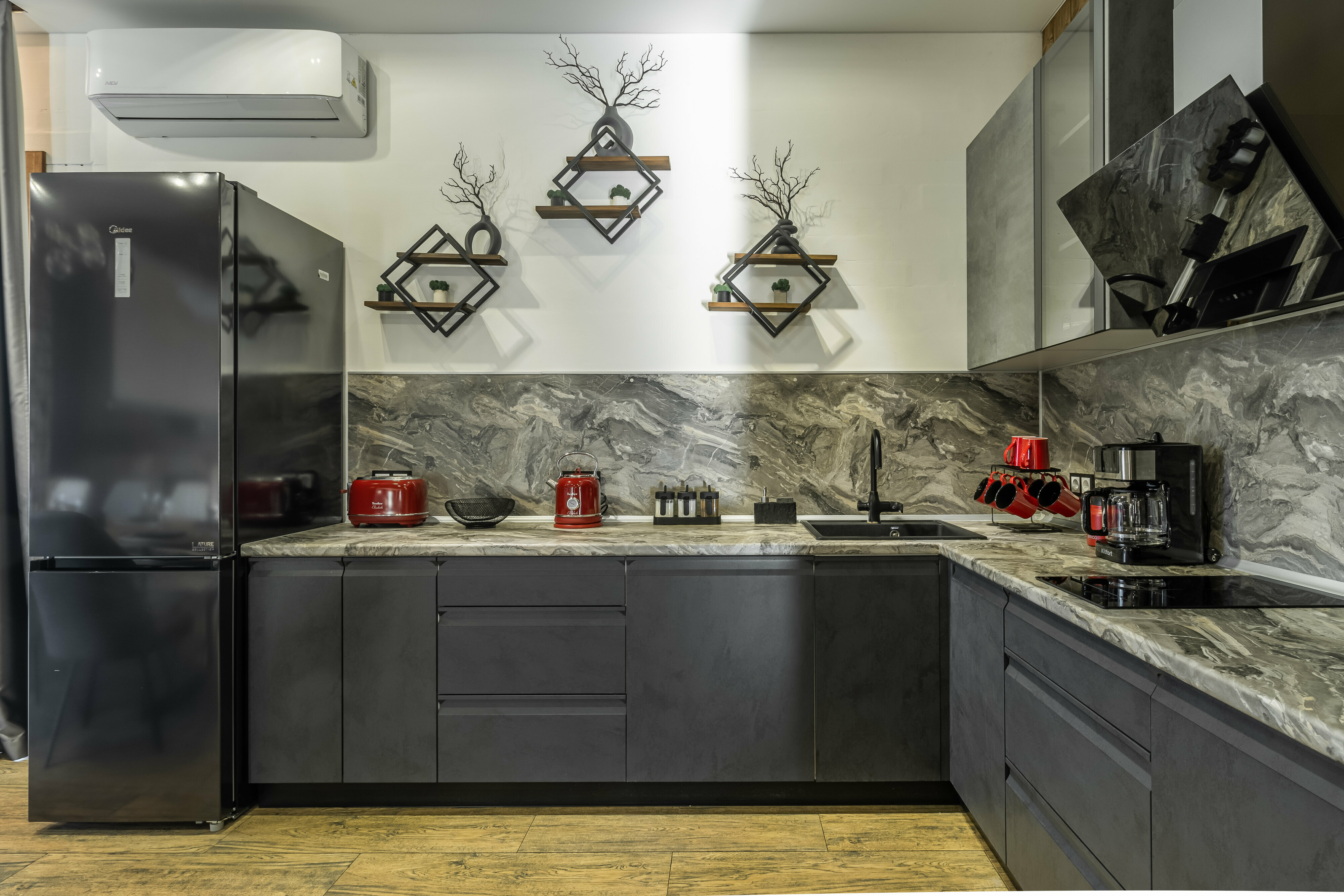 Лофт с камином и домашним кинотеатром