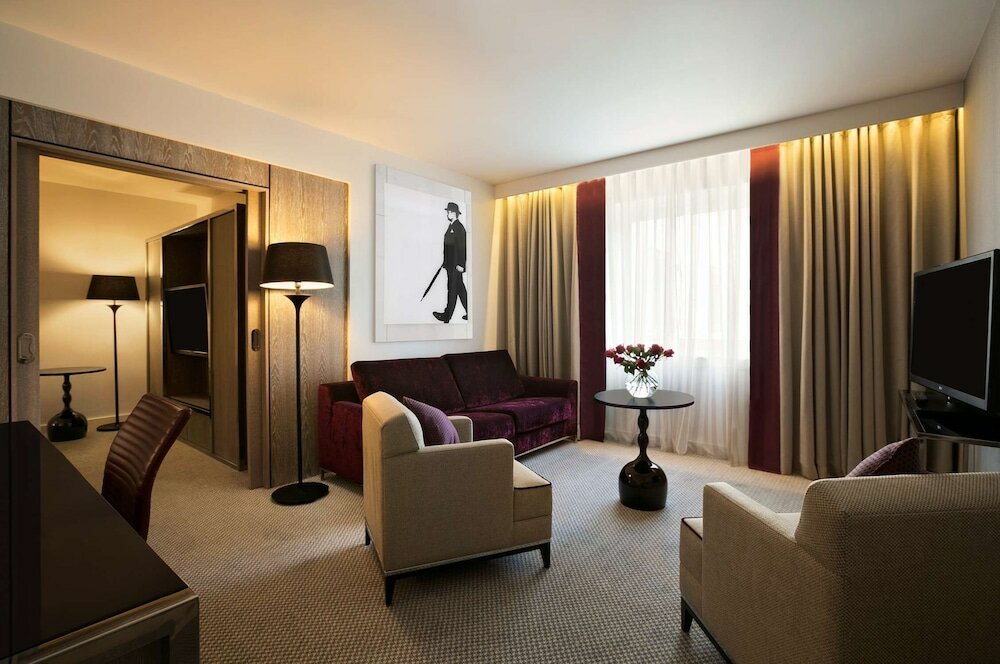 Executive Suite, 1 King Bed with Sofa bed, Club Lounge Access