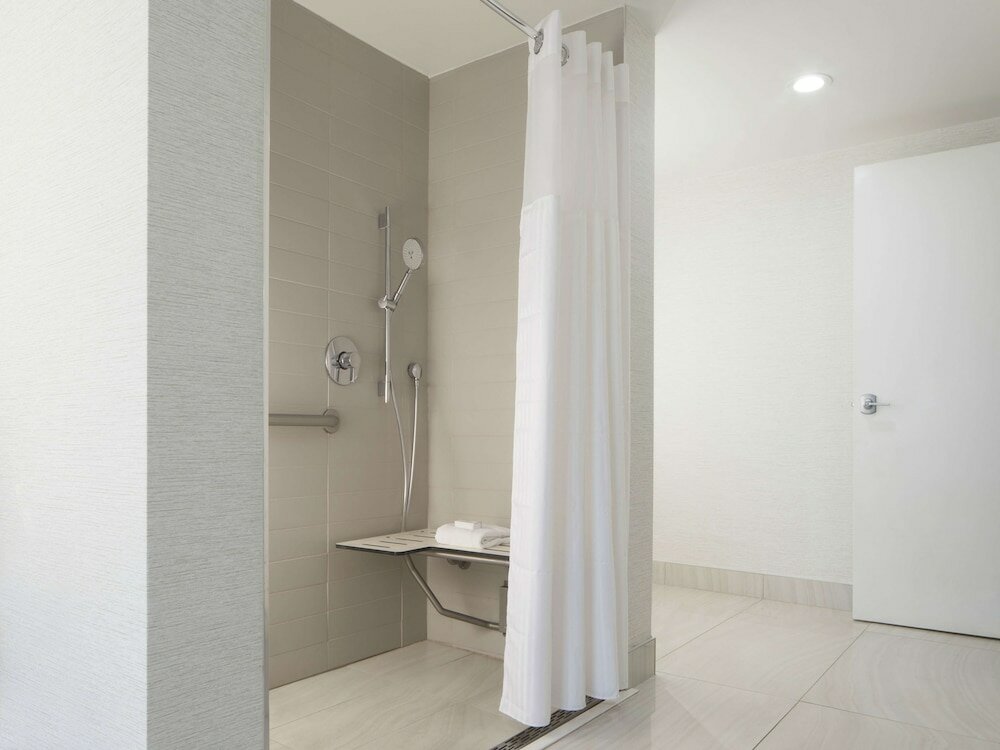 Room, 2 Queen Beds, Accessible (Mobility, Roll-in Shower)