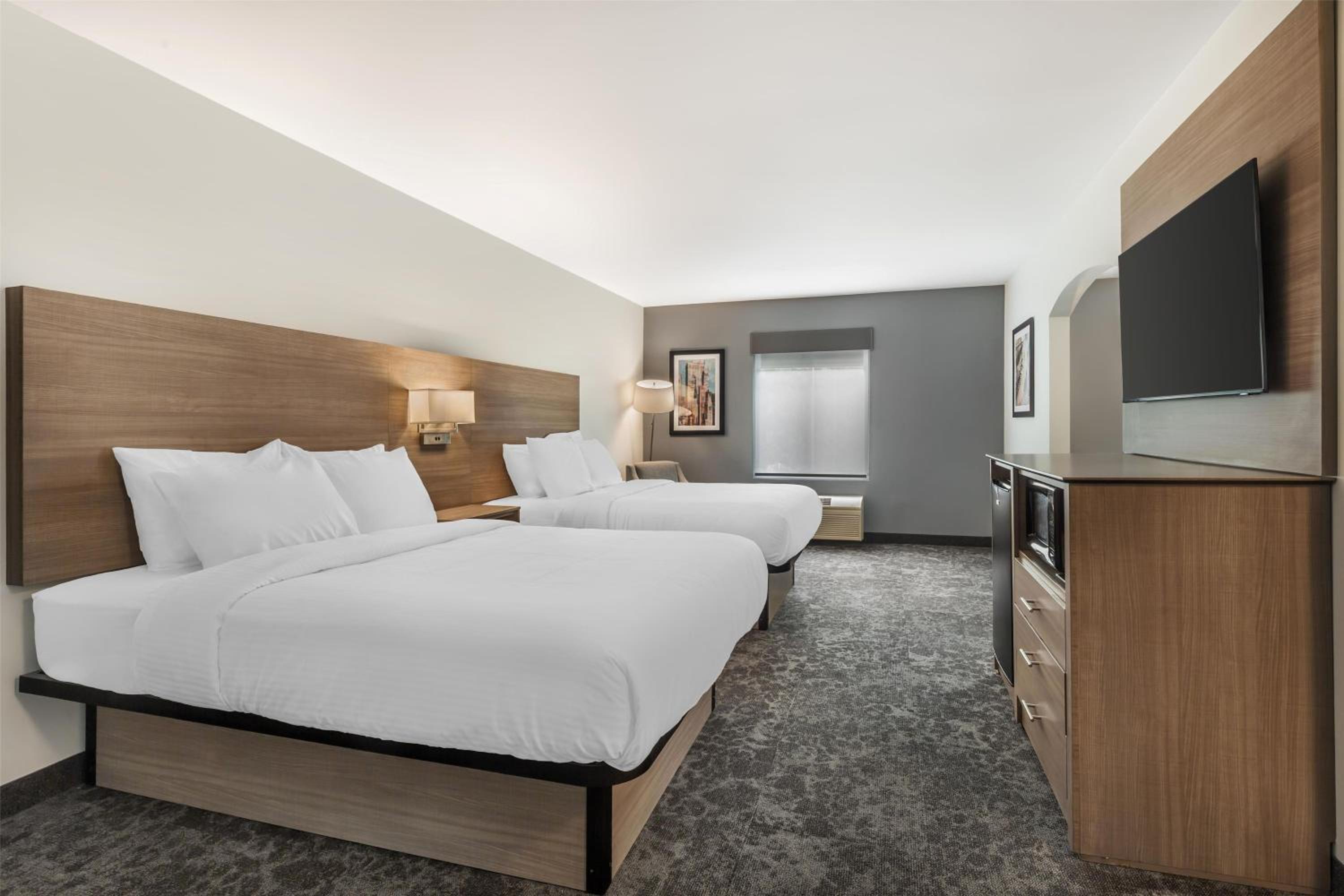 Queen Suite with Two Queen Beds and Sofa Bed - Non-Smoking