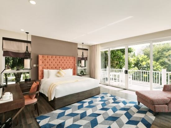 Ocean Access Four Bedroom Villa with Private Swimming Pool