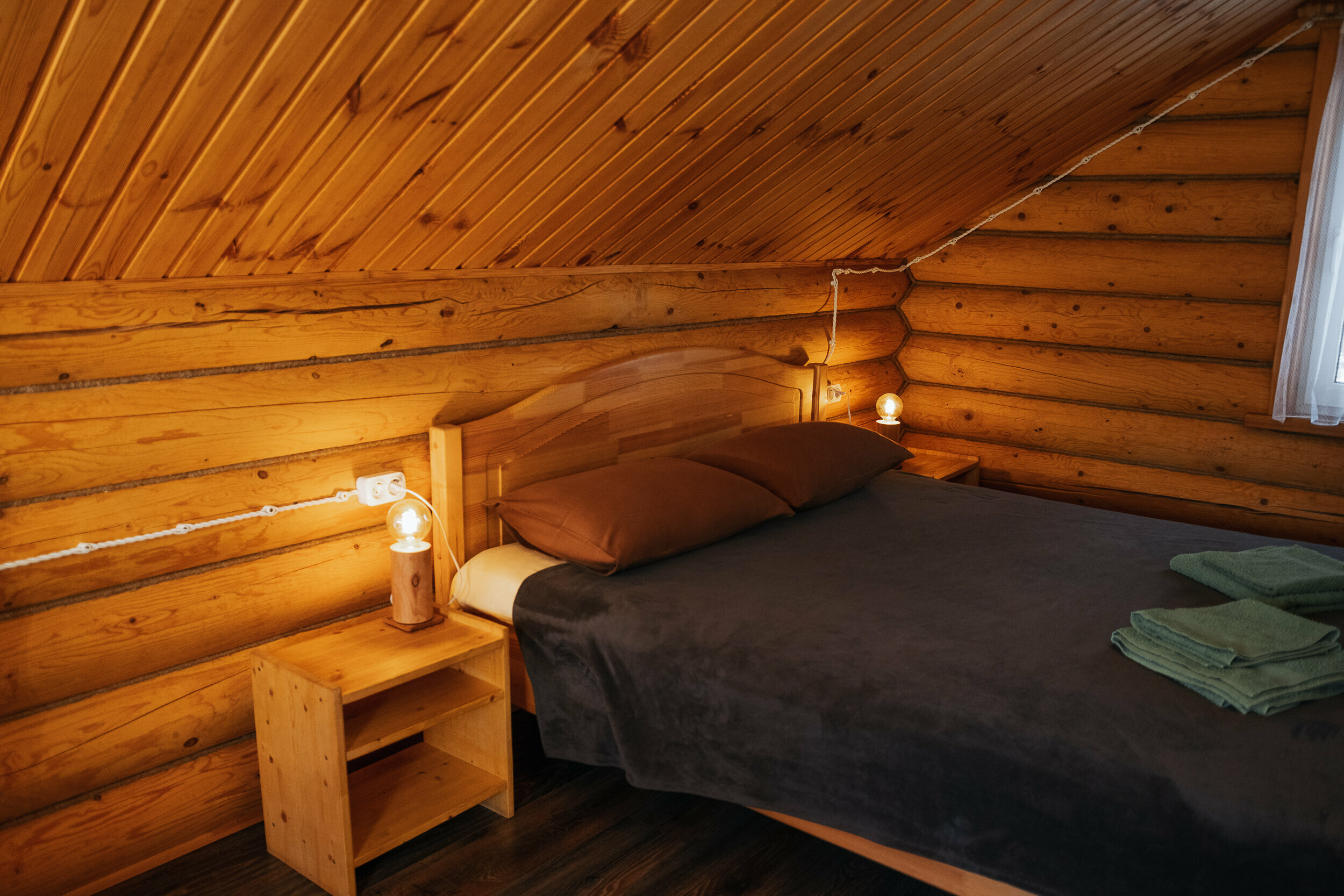 Большой двухэтажный дом