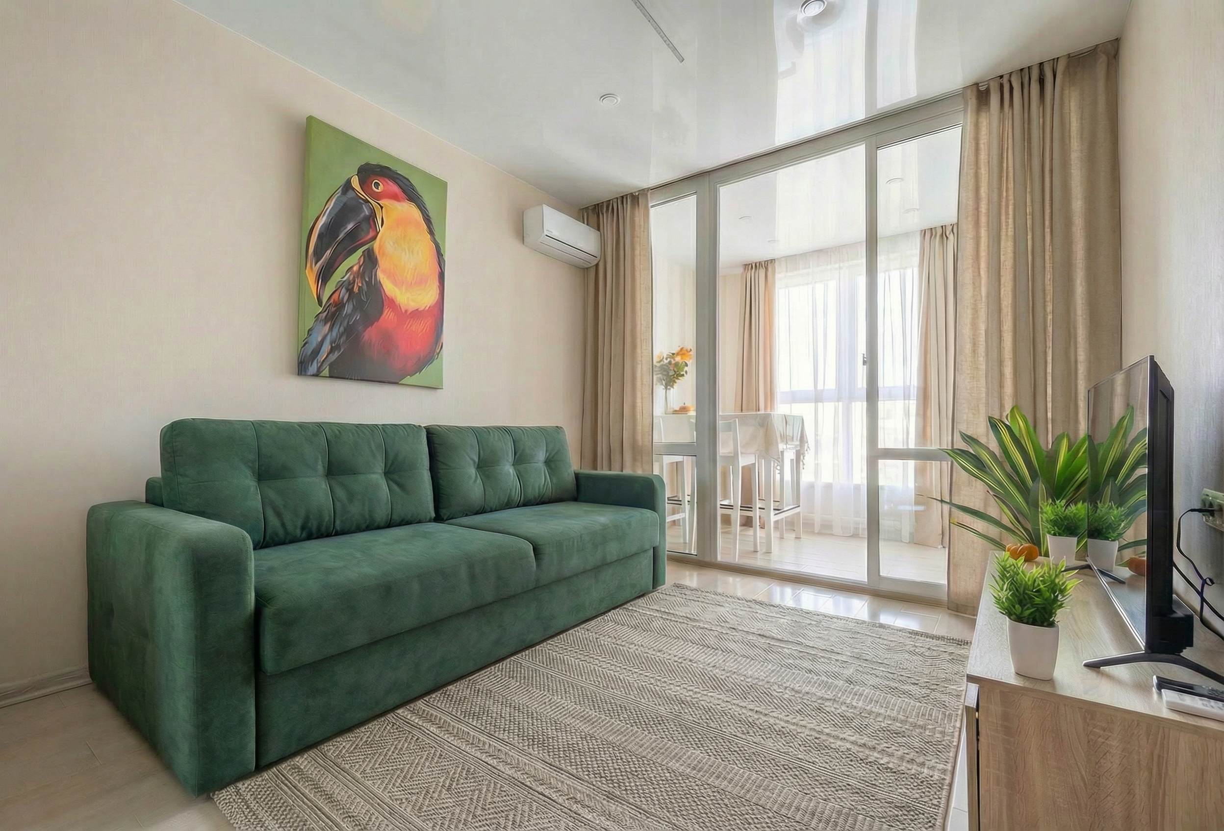 Уютные трёхкомнатные апартаменты с двумя спальнями и гостиной (вид на город с 13-го этажа).