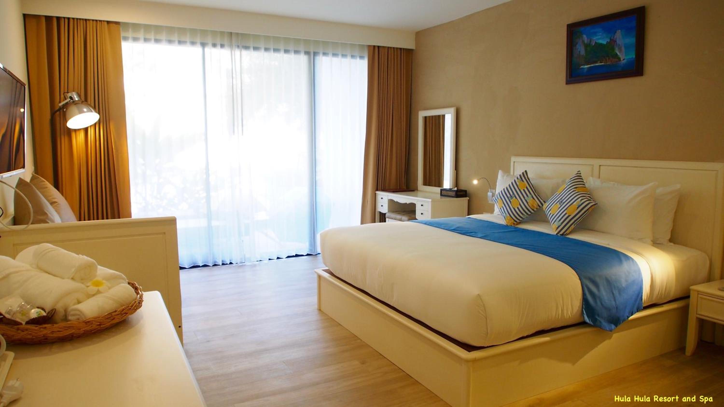 Junior Suite Pool Access Mountain View