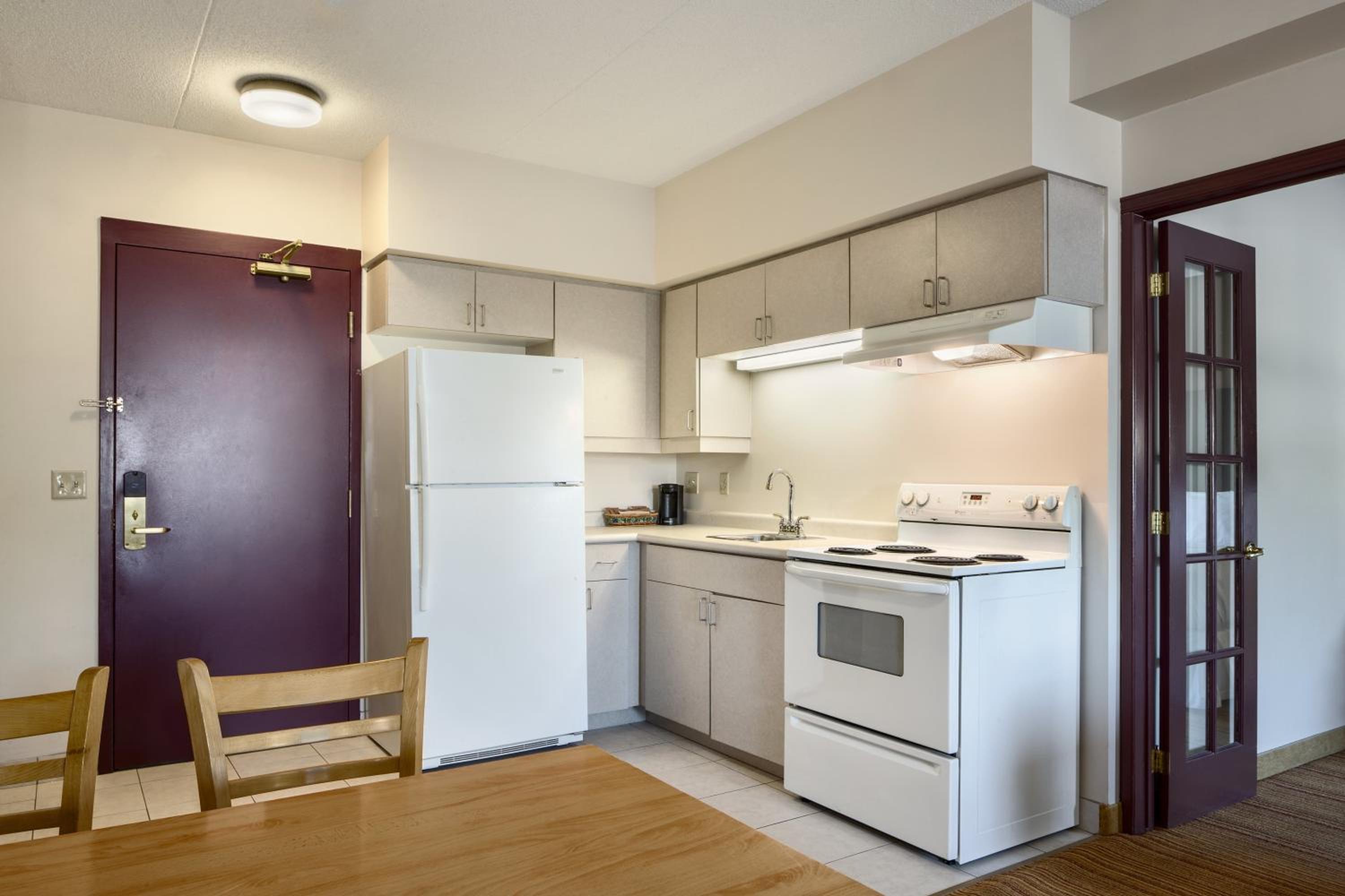 Efficiency Family Deluxe Room - Non-Smoking