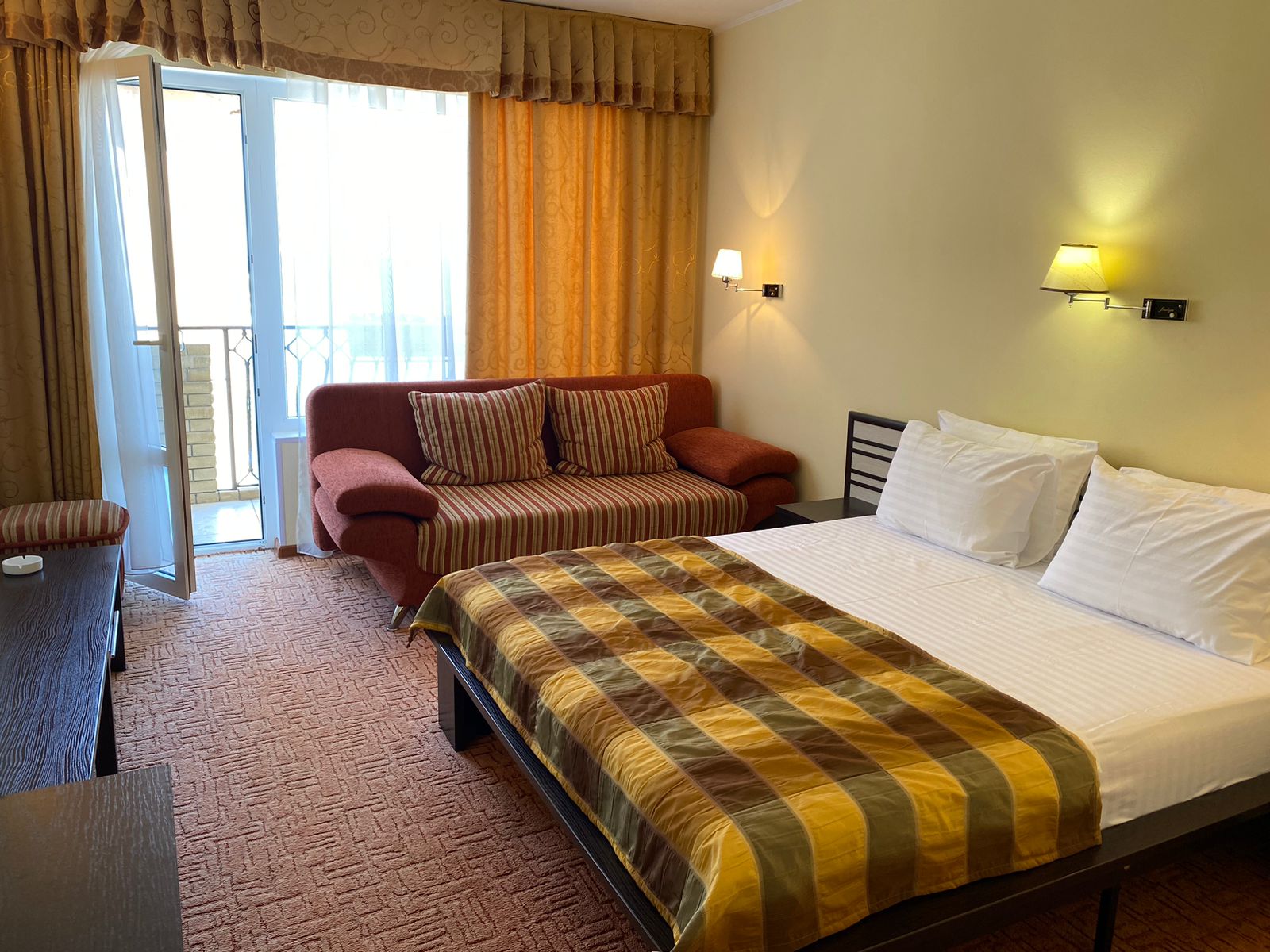 Корпус 3: НОМЕР "ПОЛУЛЮКС" ЮЖНЫЙ (4-х местный)(50 метров до моря)