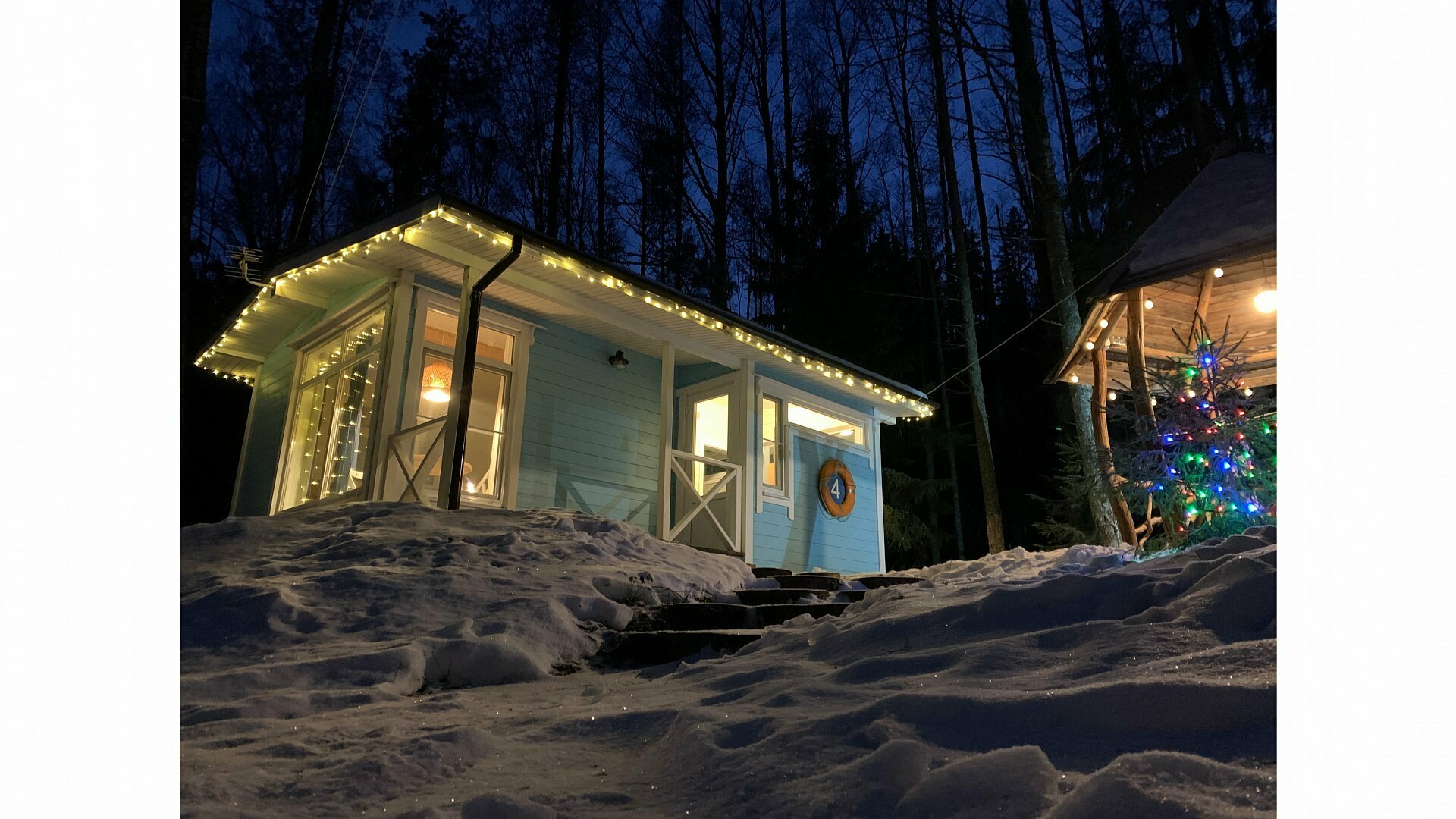 Коттедж с беседкой