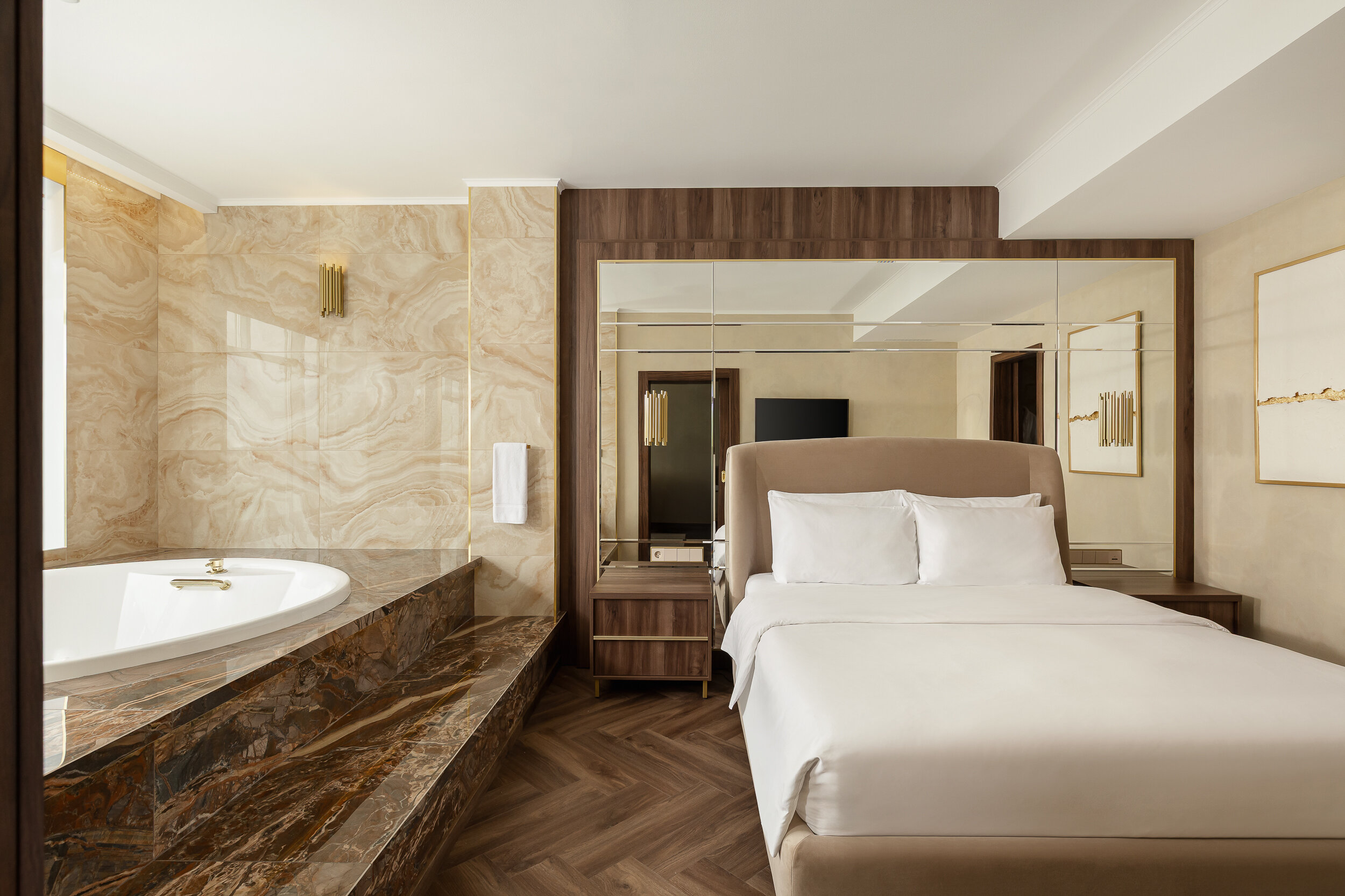 Люкс c джакузи на высоком этаже