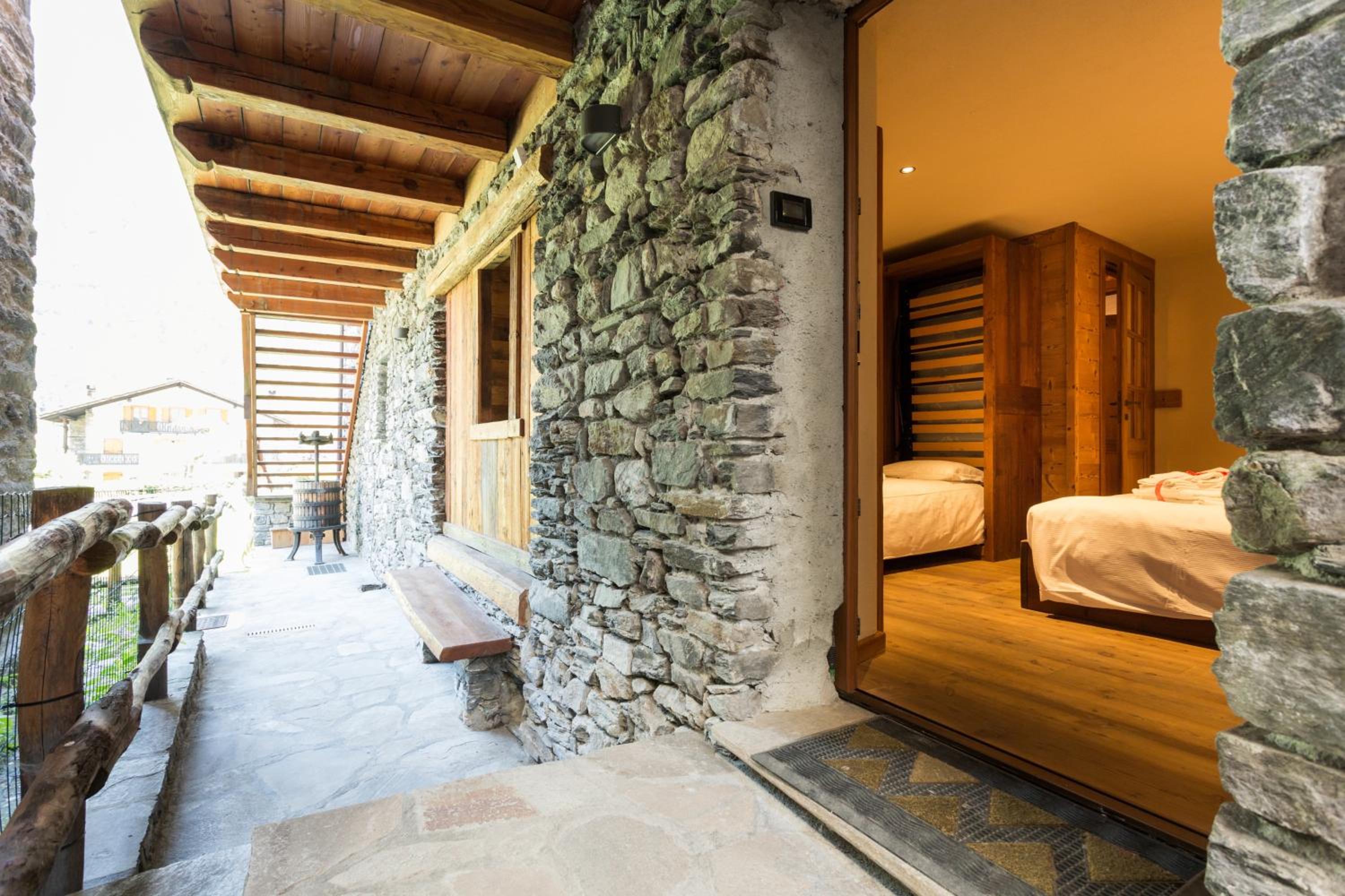 One-Bedroom Apartment with Sofa Bed