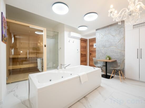 Deluxe Double With Jacuzzi And Sauna