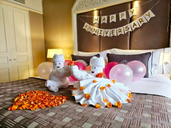 Honeymoon Suite (Main Tower)