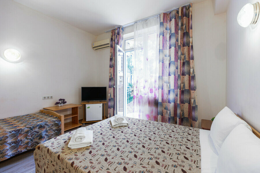 Трехместный номер с балконом