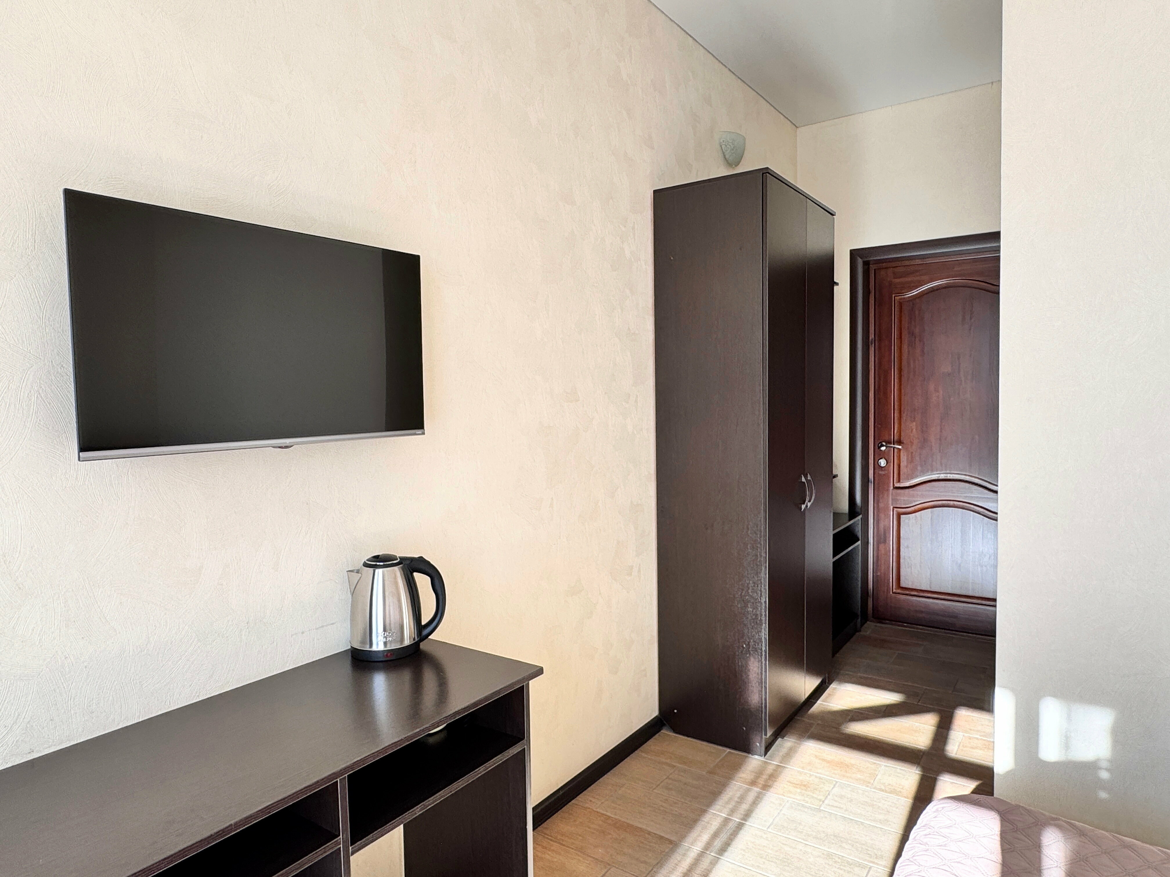 Комфорт двухместный с одной кроватью, балконом и видом на бассейн