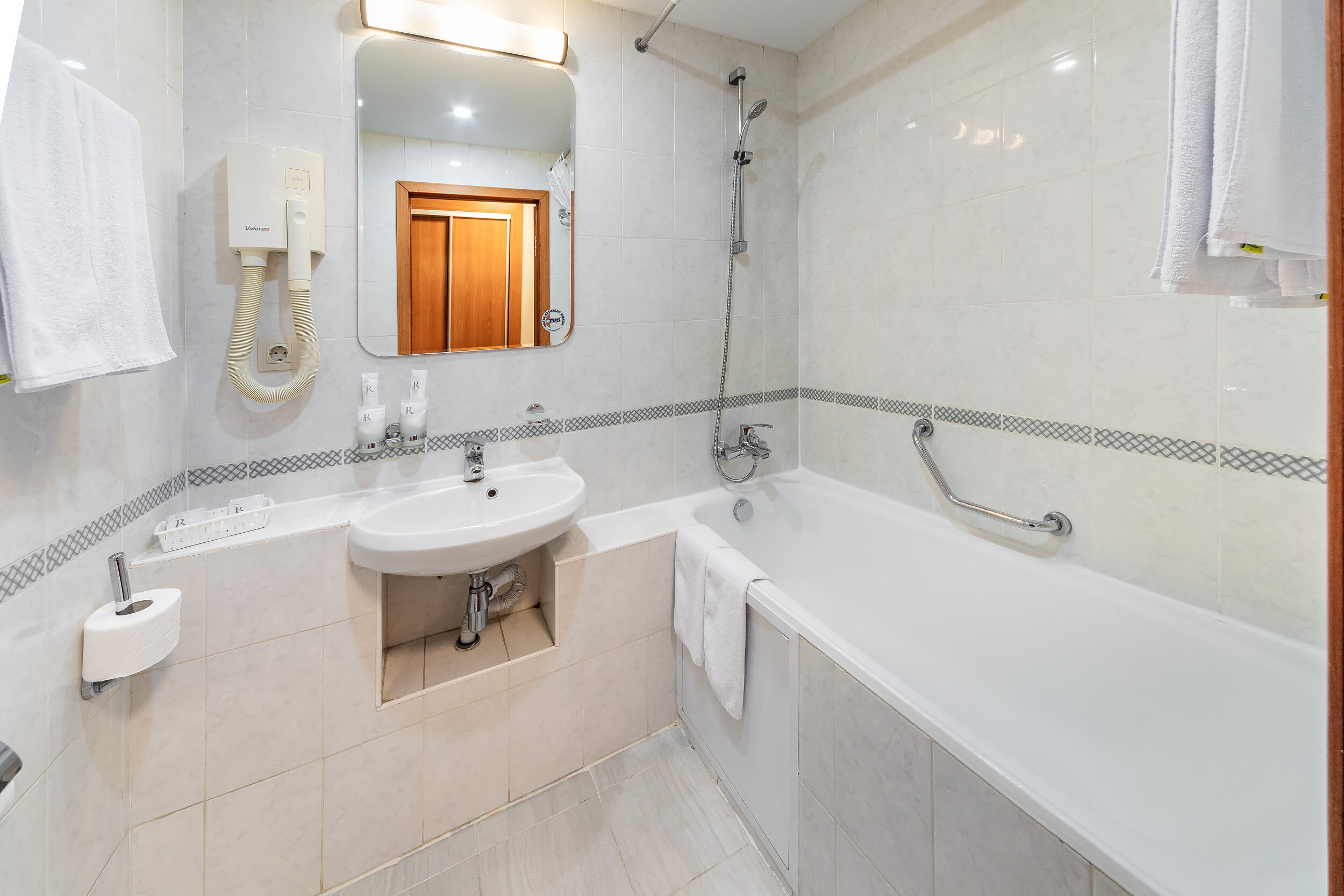 Стандарт с широкой кроватью