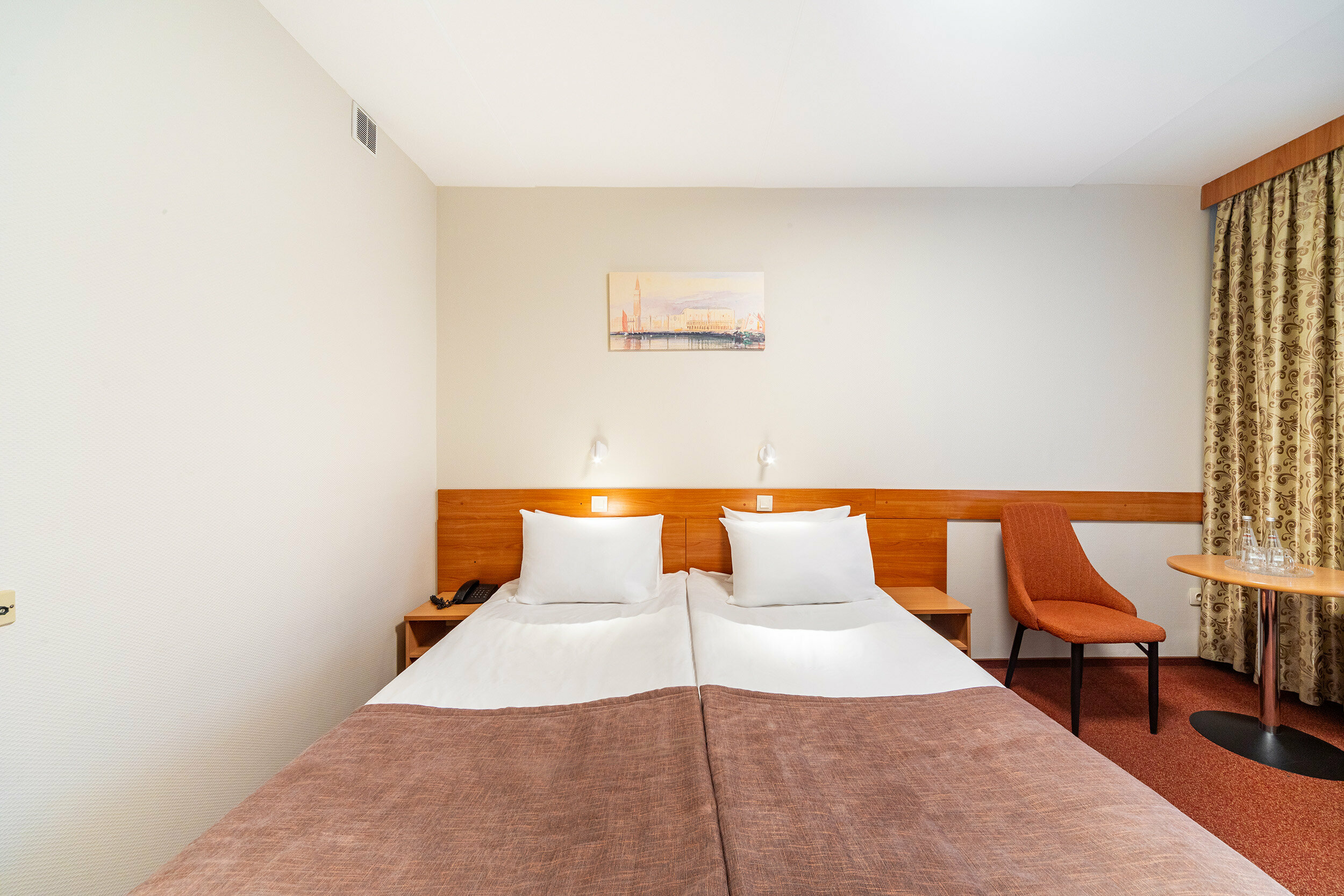 Стандарт с широкой кроватью