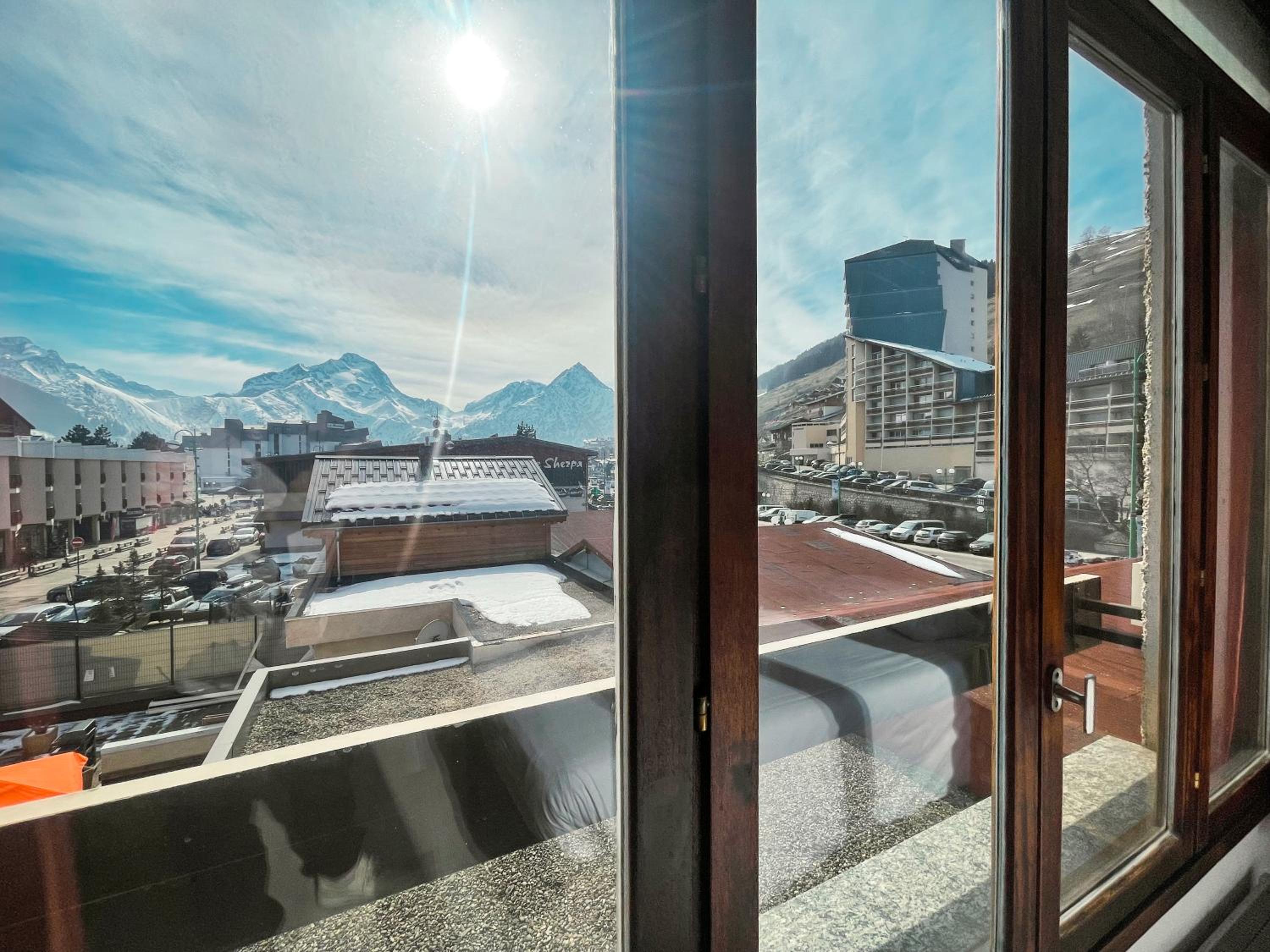 Double or Twin Room with Mountain View