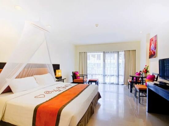 Superior Pool View Triple