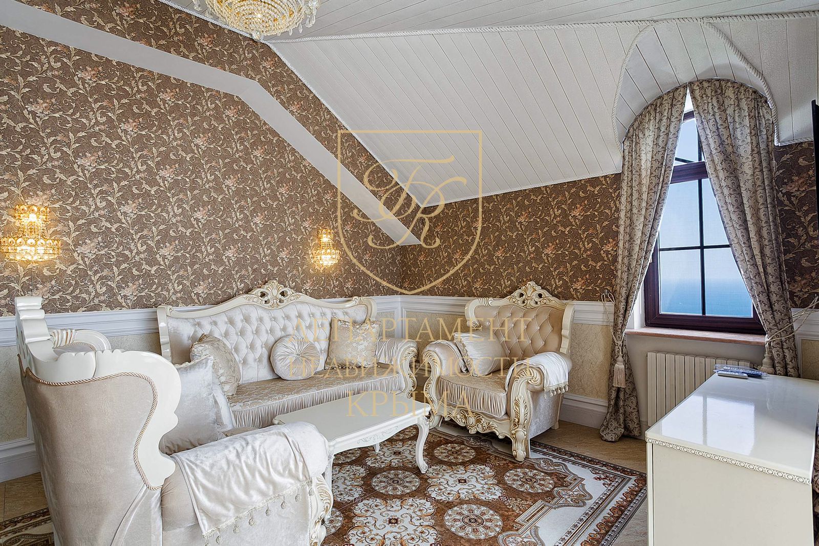 Семейный номер с видом на горы и море