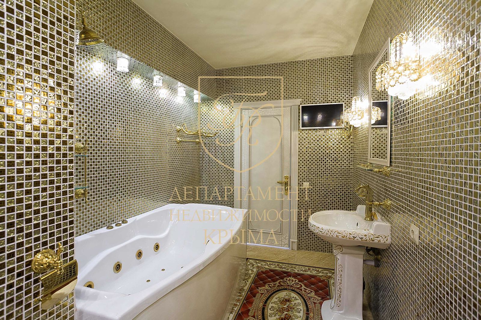 Семейный номер с видом на горы и море