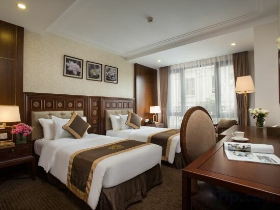 Junior Suite Twin City Window