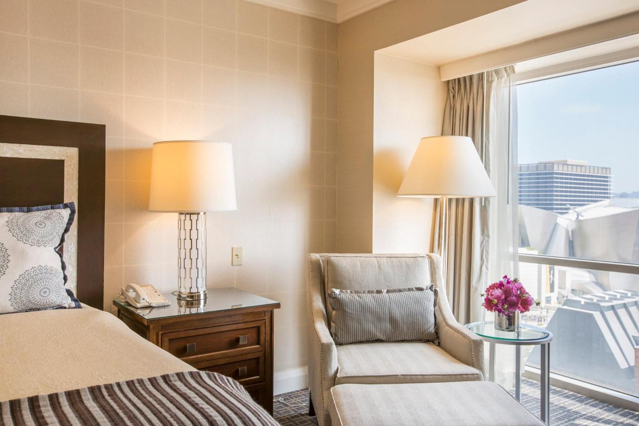 Deluxe Executive Suite - 1 King Bed