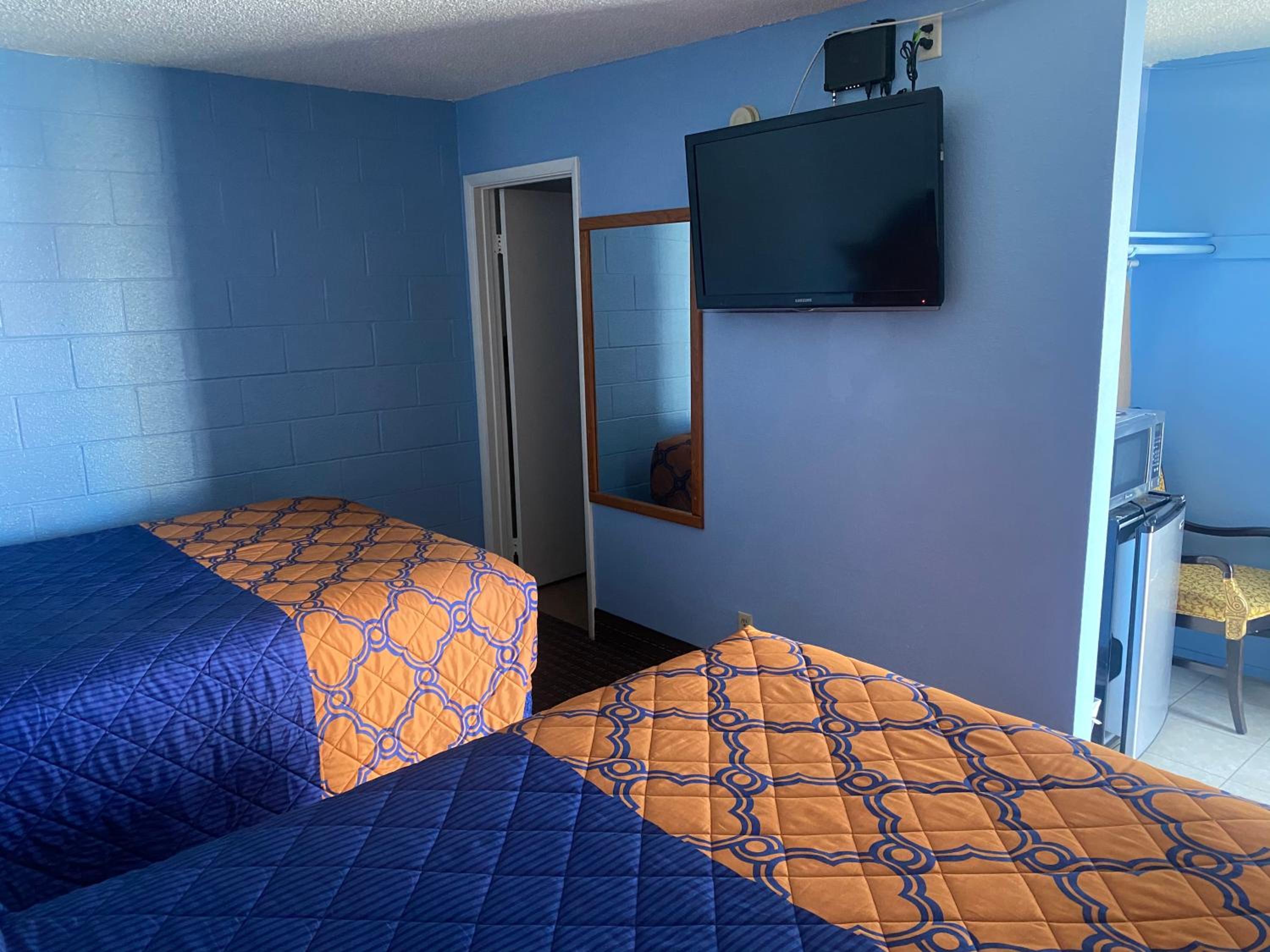 Queen Room with Two Queen Beds - Non-Smoking