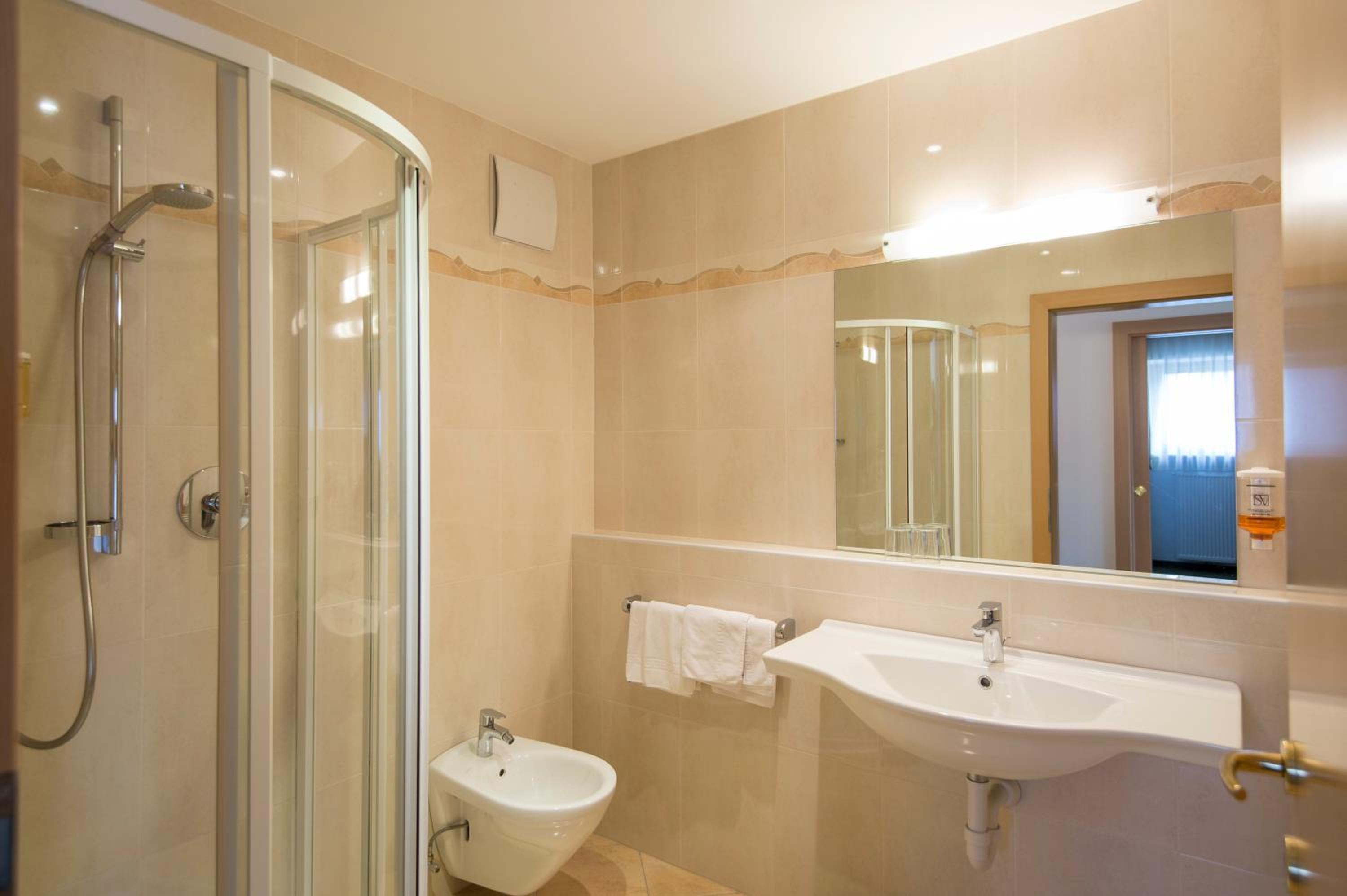 Classic Suite with Mountain View