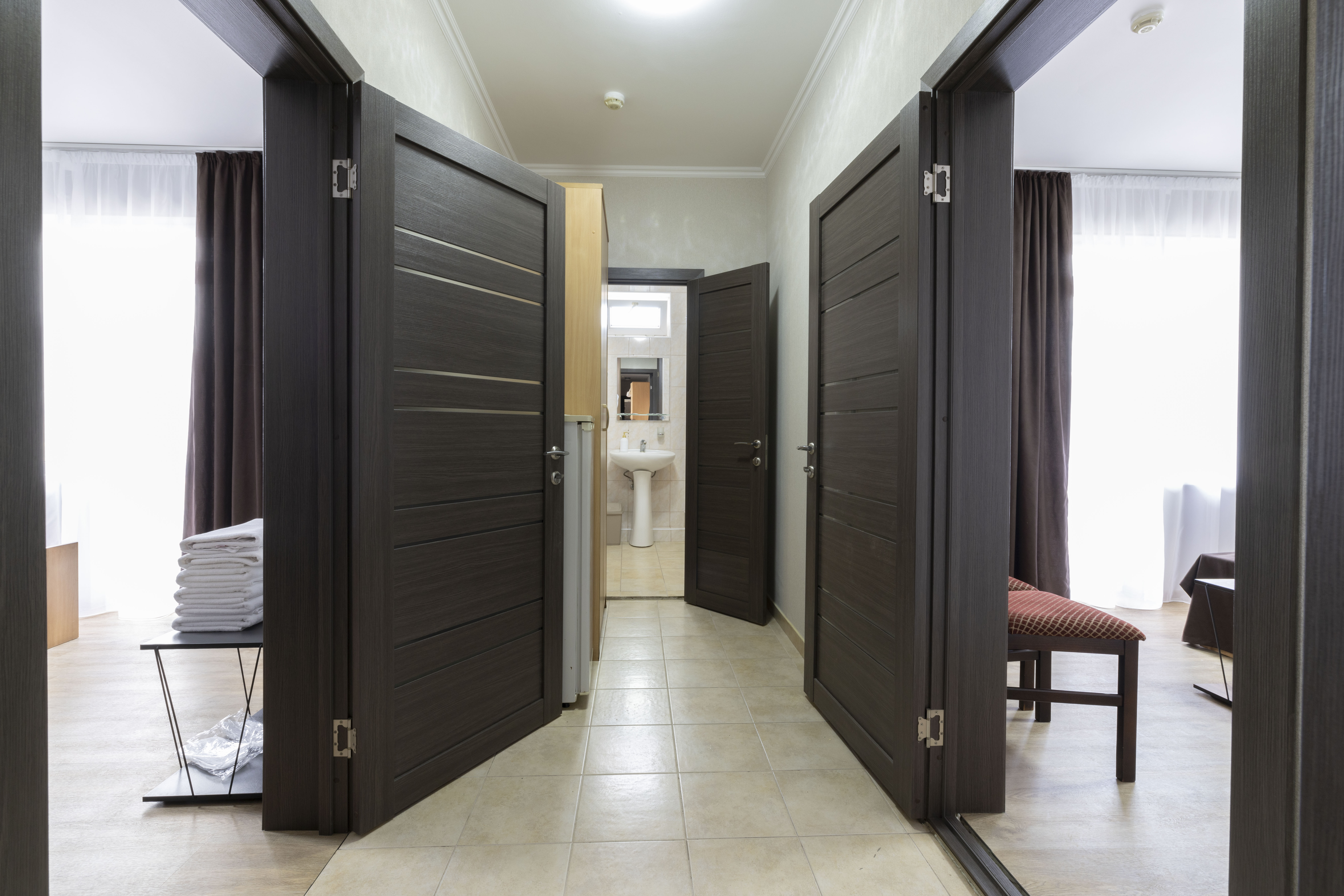 Двухкомнатный четырехместный номер с двумя балконами